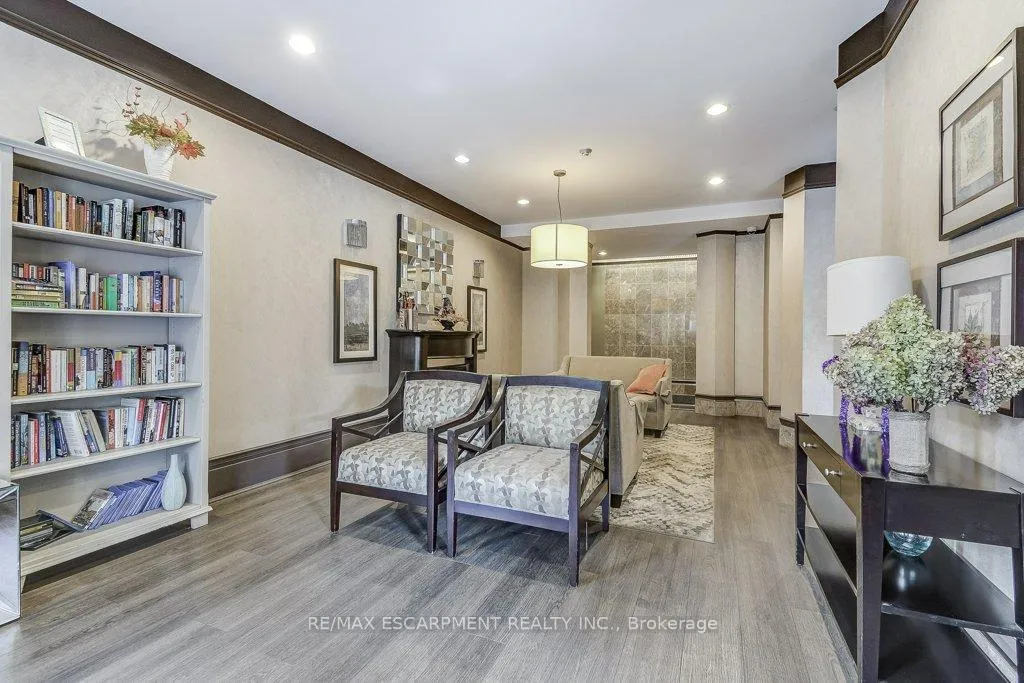 Photo 8 of Unit 9D, 67 Caroline Street S, Hamilton, Durand — HOMEH