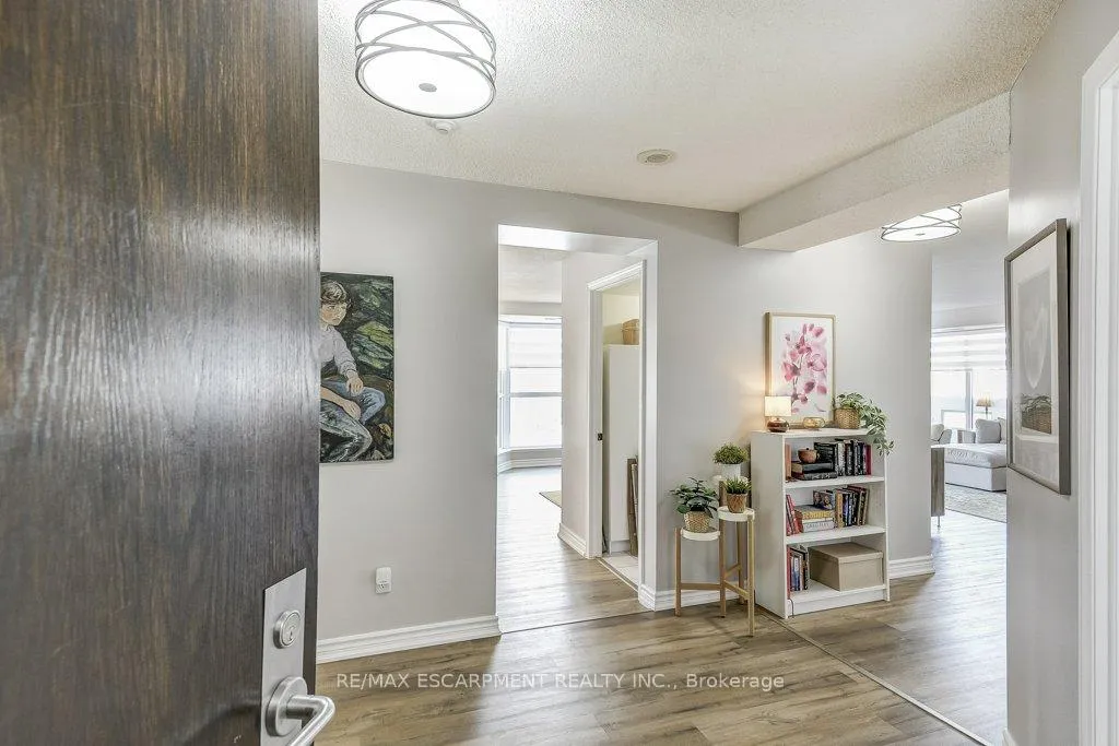 Photo 10 of Unit 9D, 67 Caroline Street S, Hamilton, Durand — HOMEH
