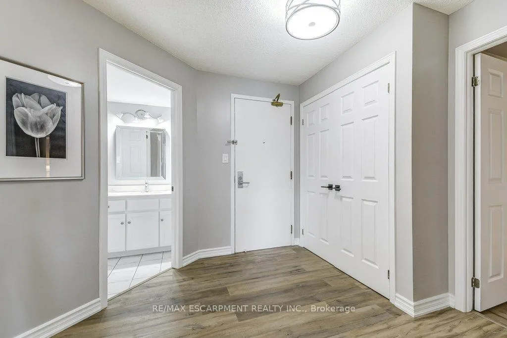 Photo 11 of Unit 9D, 67 Caroline Street S, Hamilton, Durand — HOMEH