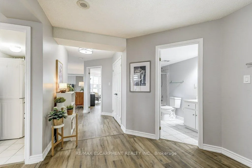 Photo 12 of Unit 9D, 67 Caroline Street S, Hamilton, Durand — HOMEH