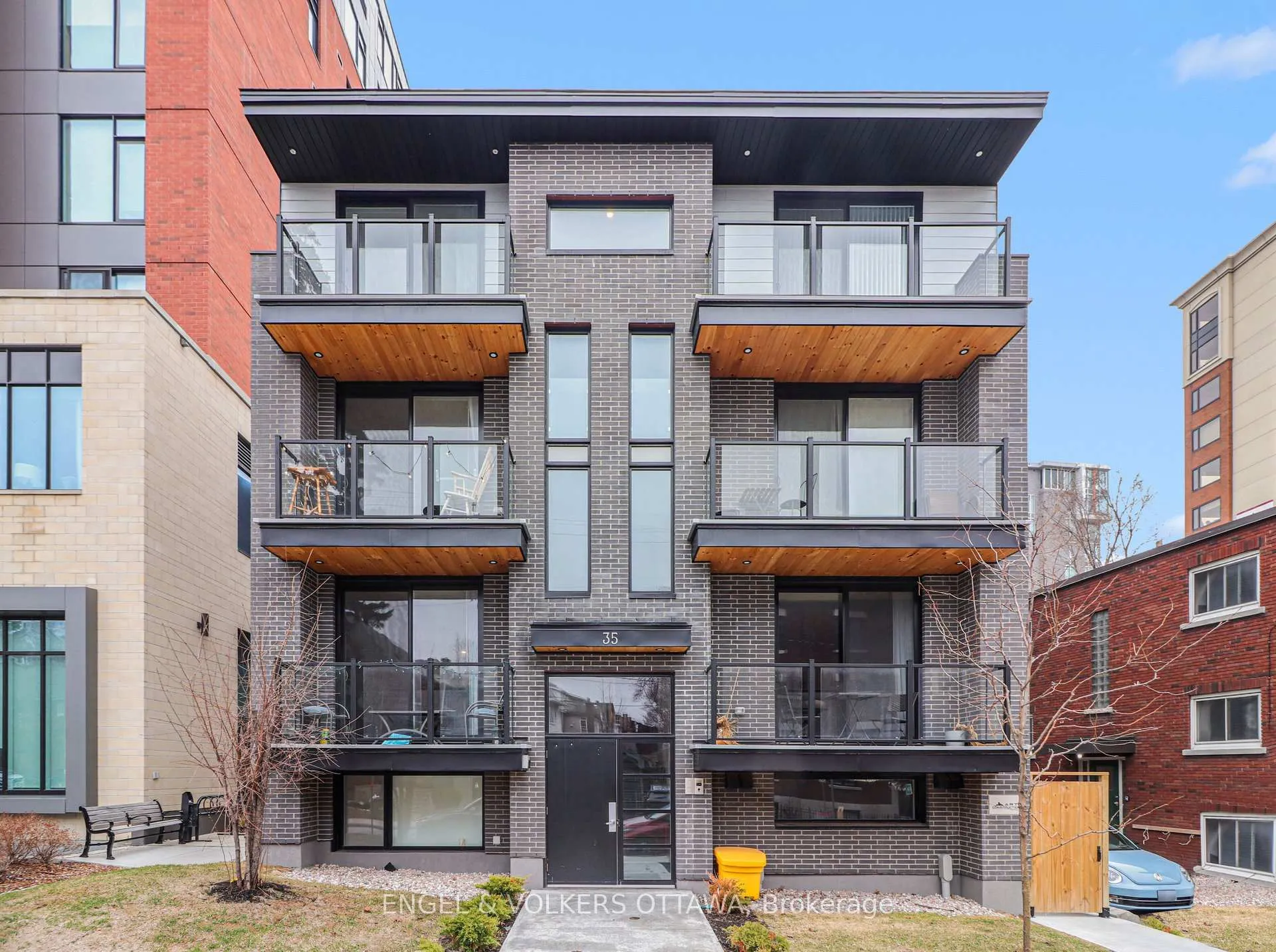 Front of Unit 7, 35 Monk Street