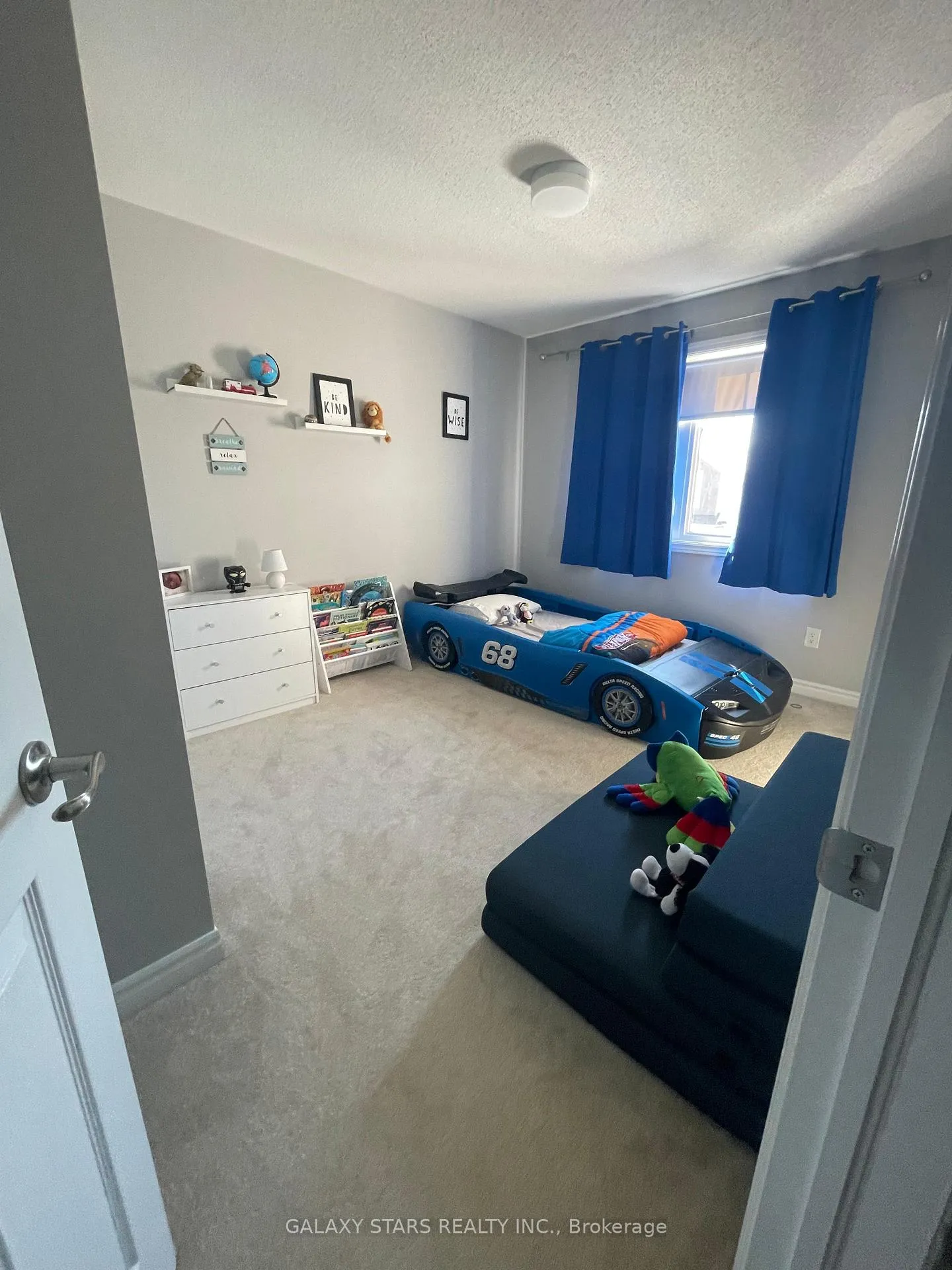 Photo 13 of 327 Aphelion Crescent, Ottawa, Barrhaven - Half Moon Bay — HOMEH