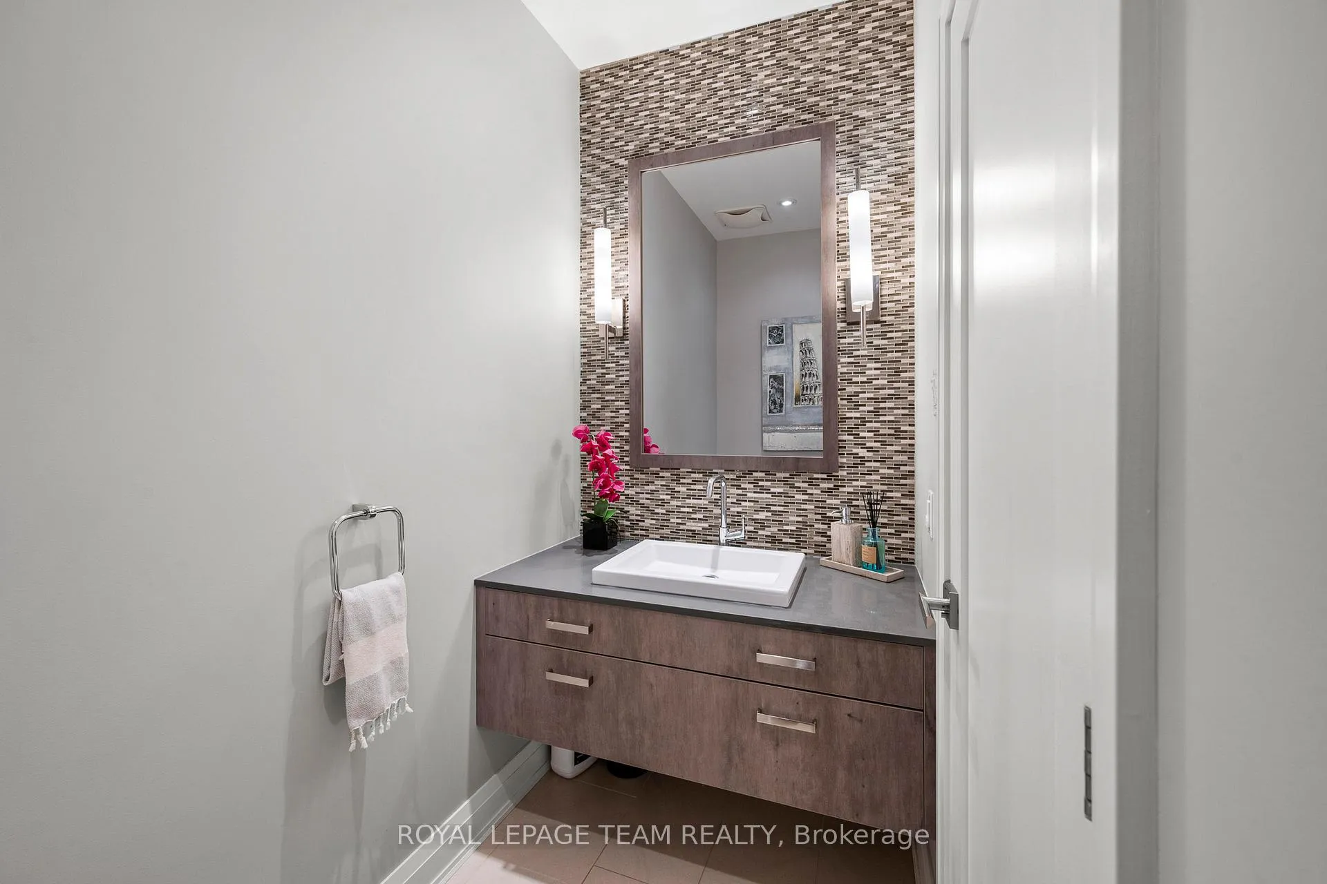 Photo 6 of 2173 Workman Avenue, Ottawa, Westboro West — HOMEH