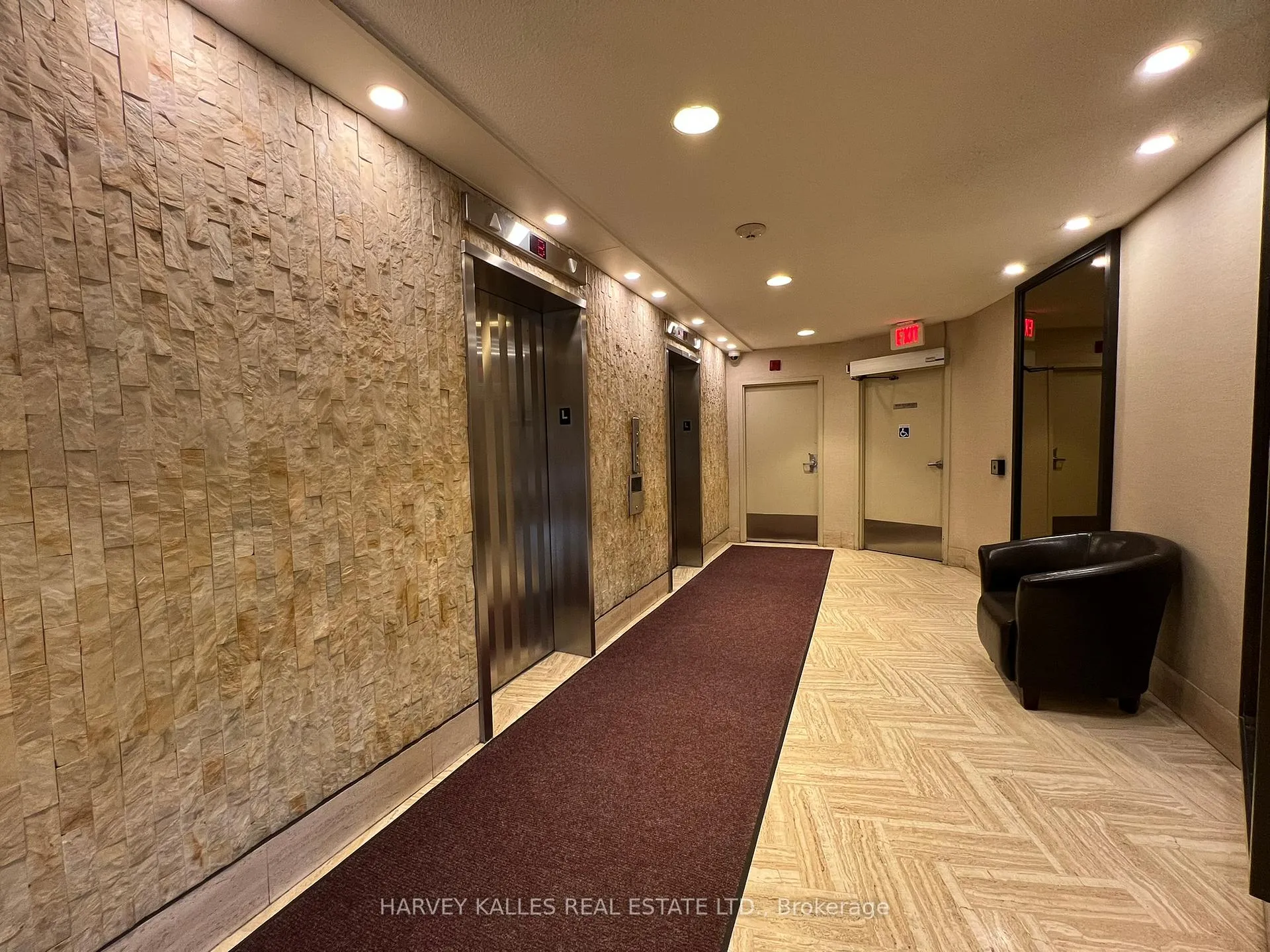 Photo 4 of Unit 704, 150 Neptune Drive, Toronto, Englemount-Lawrence — HOMEH