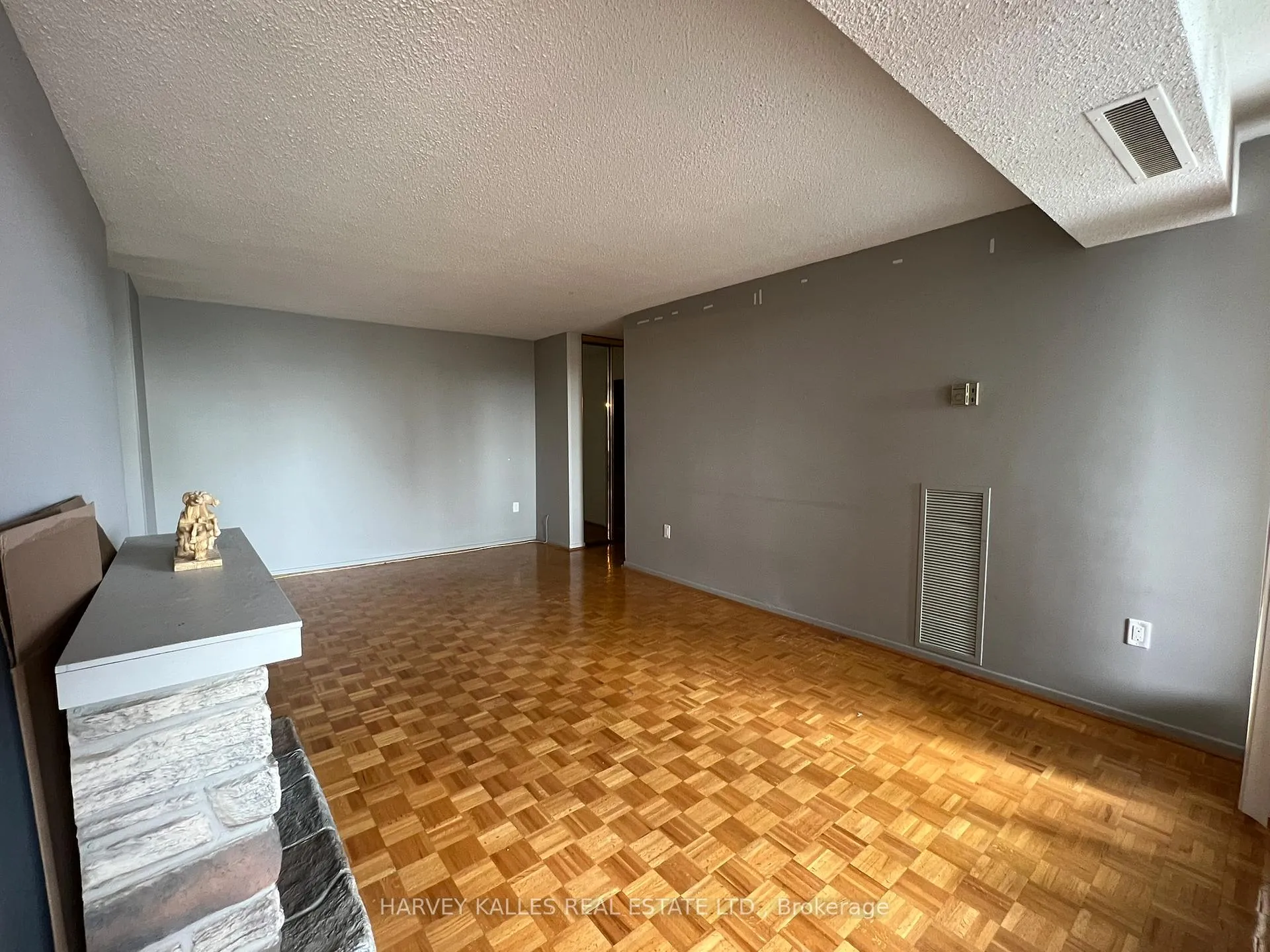 Photo 8 of Unit 704, 150 Neptune Drive, Toronto, Englemount-Lawrence — HOMEH