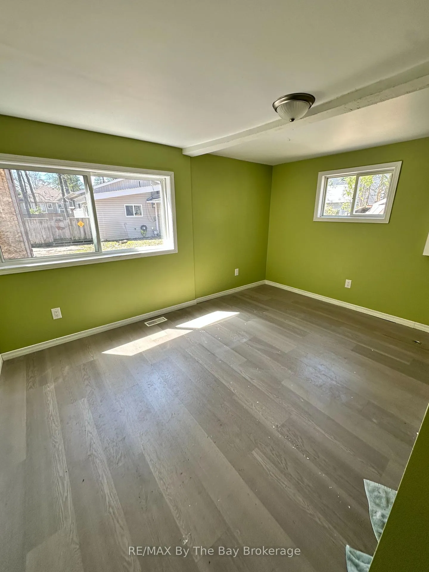 Photo 2 of 86 30th Street N, Wasaga Beach — HOMEH