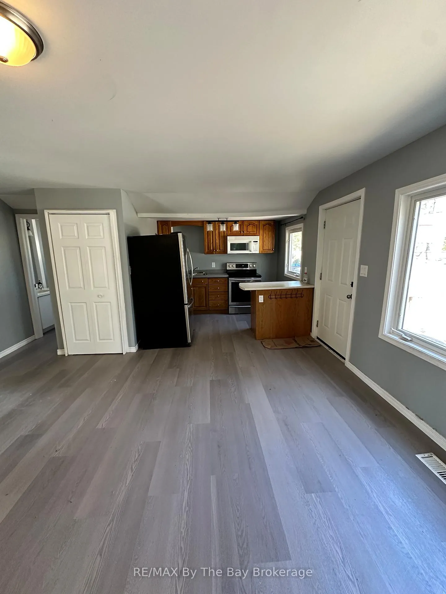 Photo 3 of 86 30th Street N, Wasaga Beach — HOMEH
