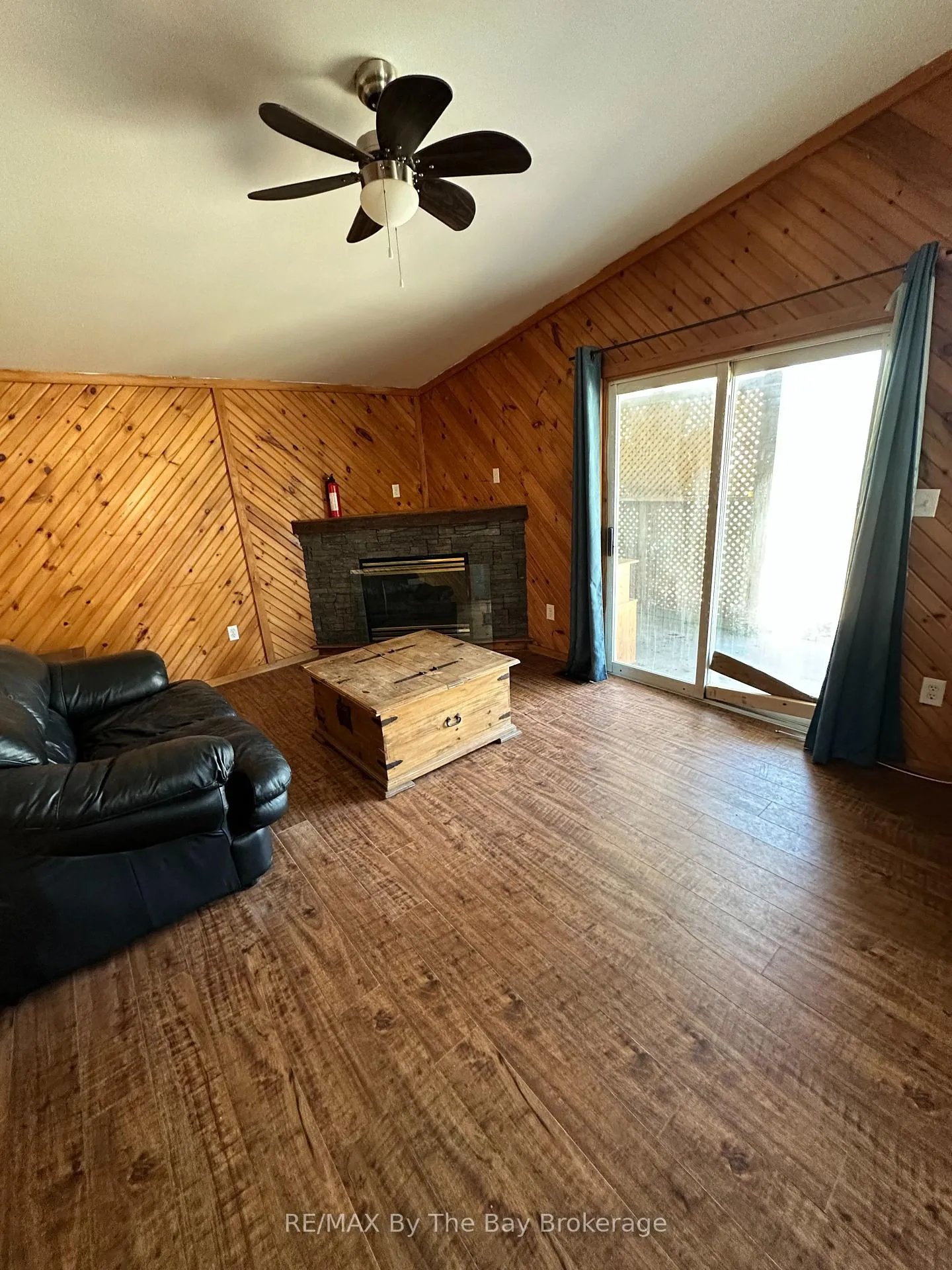 Photo 7 of 86 30th Street N, Wasaga Beach — HOMEH