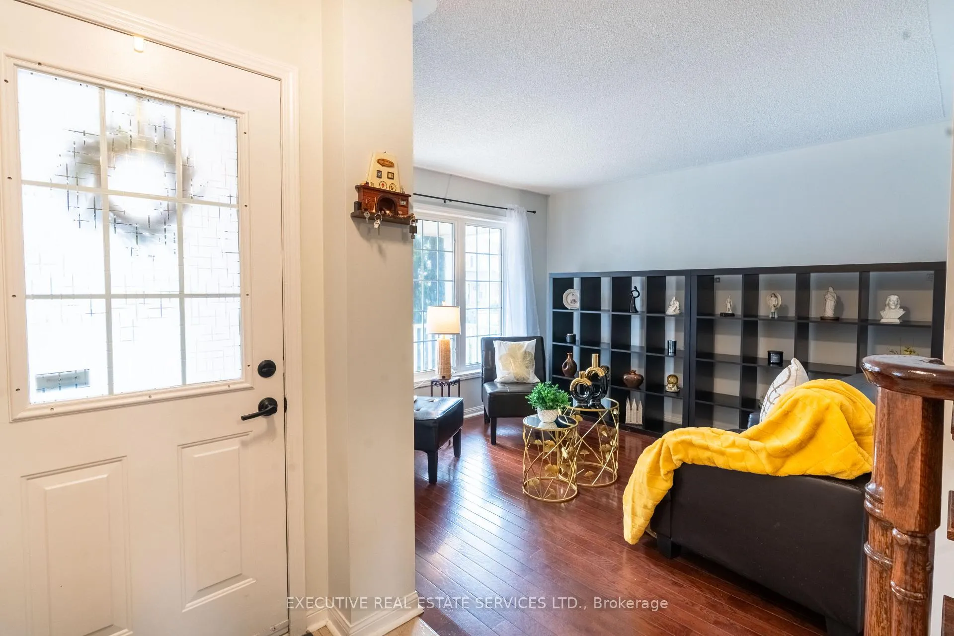 Photo 4 of 20 Wetmeadow Drive E, Brampton, Fletcher's Meadow — HOMEH