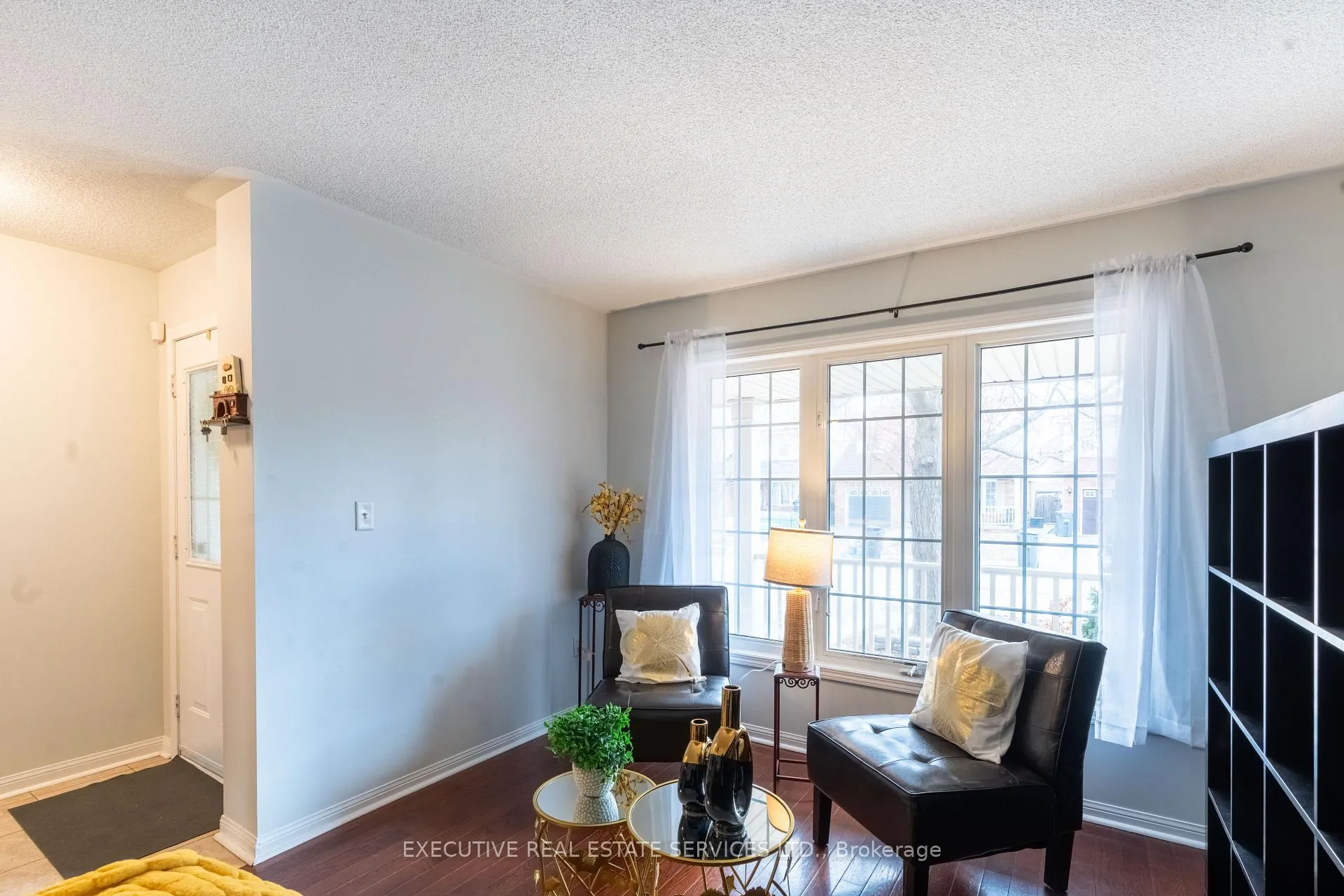 Photo 5 of 20 Wetmeadow Drive E, Brampton, Fletcher's Meadow — HOMEH