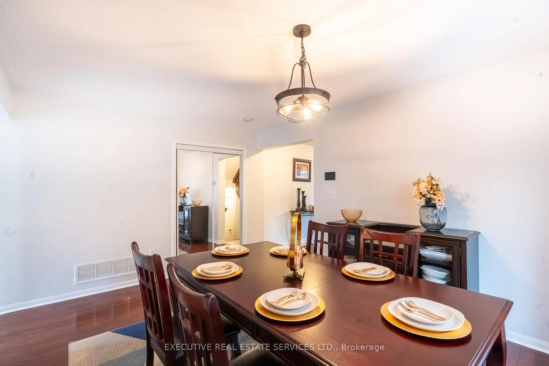 Photo 10 of 20 Wetmeadow Drive E, Brampton, Fletcher's Meadow — HOMEH