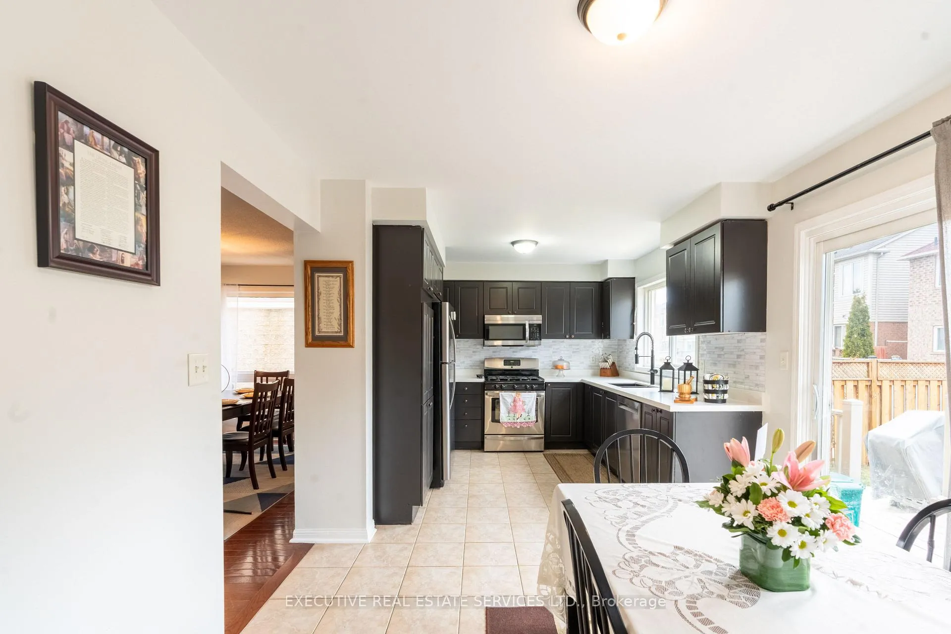 Photo 14 of 20 Wetmeadow Drive E, Brampton, Fletcher's Meadow — HOMEH