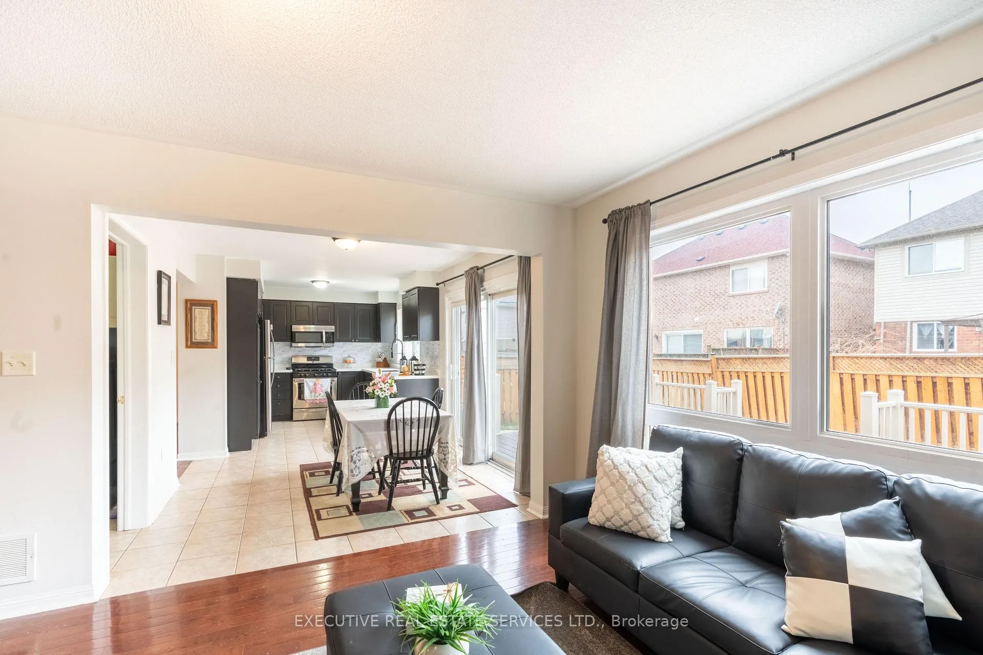 Photo 15 of 20 Wetmeadow Drive E, Brampton, Fletcher's Meadow — HOMEH