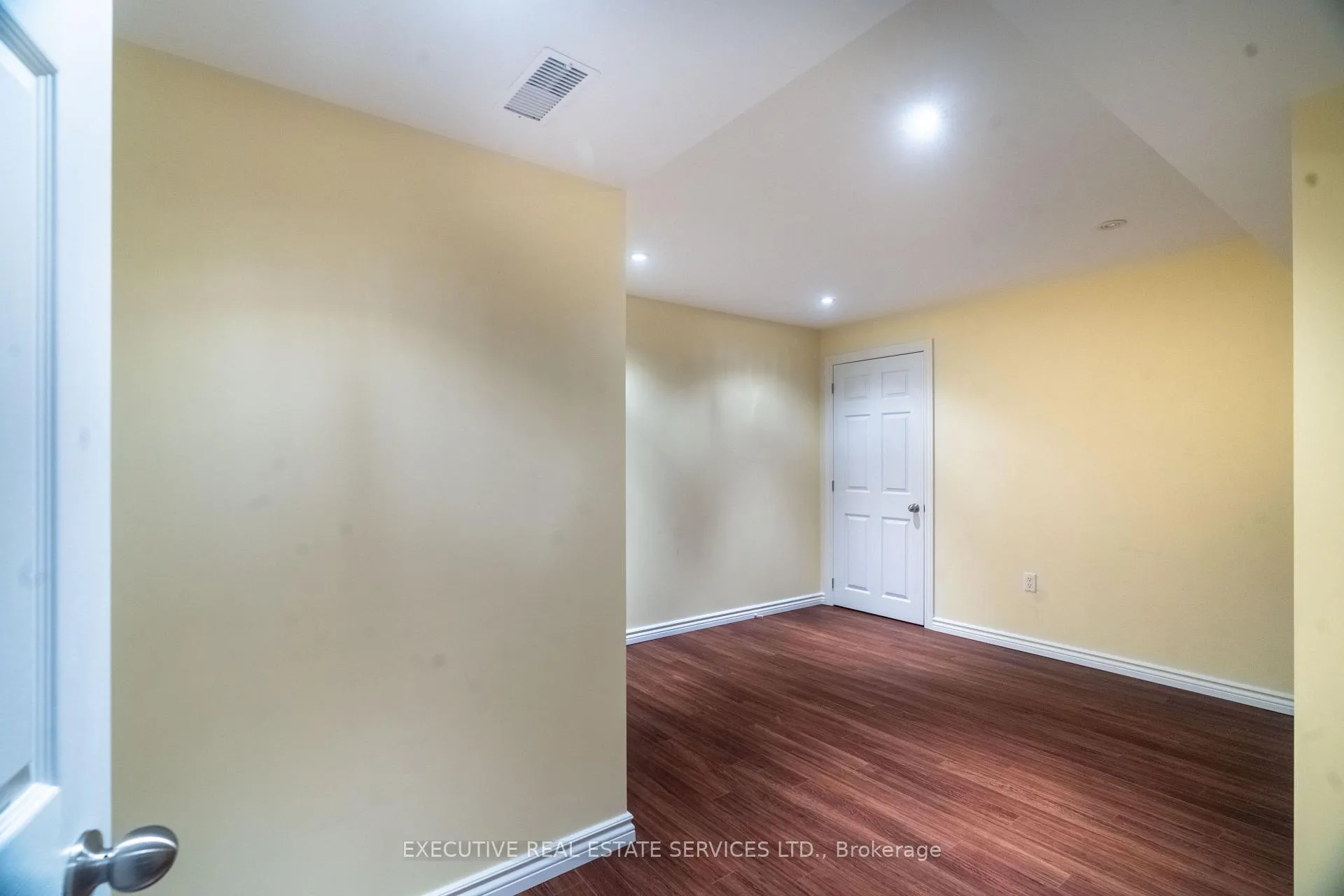 Photo 39 of 20 Wetmeadow Drive E, Brampton, Fletcher's Meadow — HOMEH