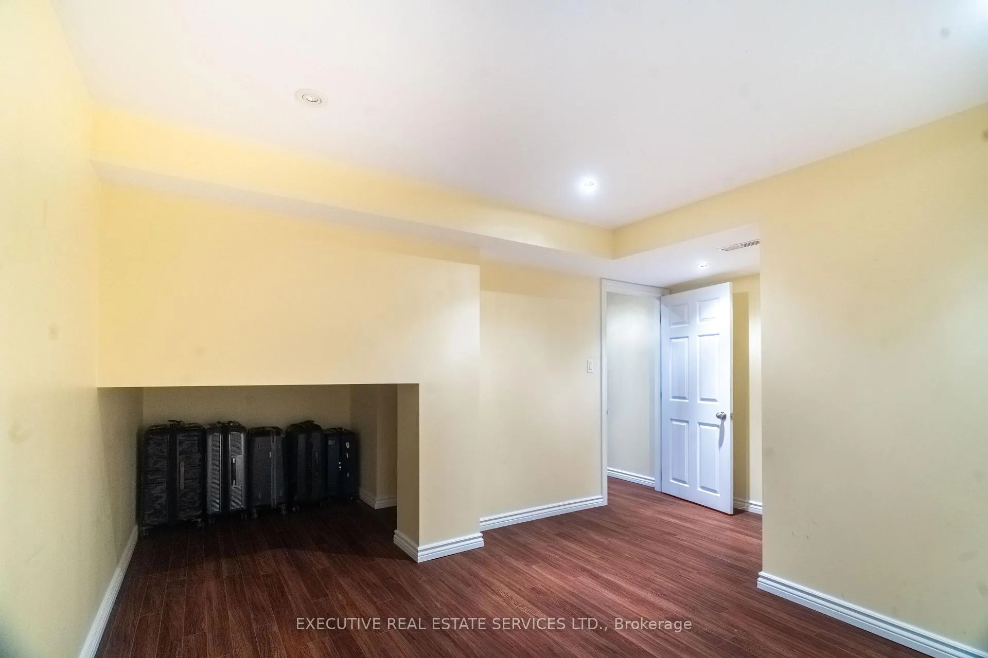 Photo 40 of 20 Wetmeadow Drive E, Brampton, Fletcher's Meadow — HOMEH