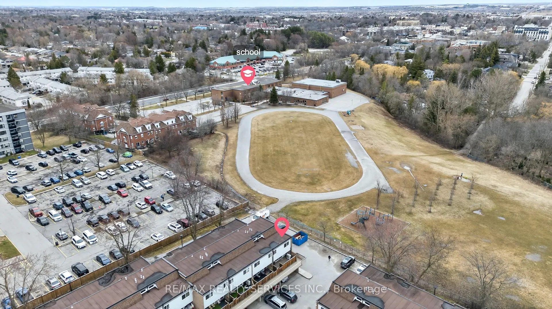 Photo 2 of 179 Milestone Crescent, Aurora, Aurora Village — HOMEH