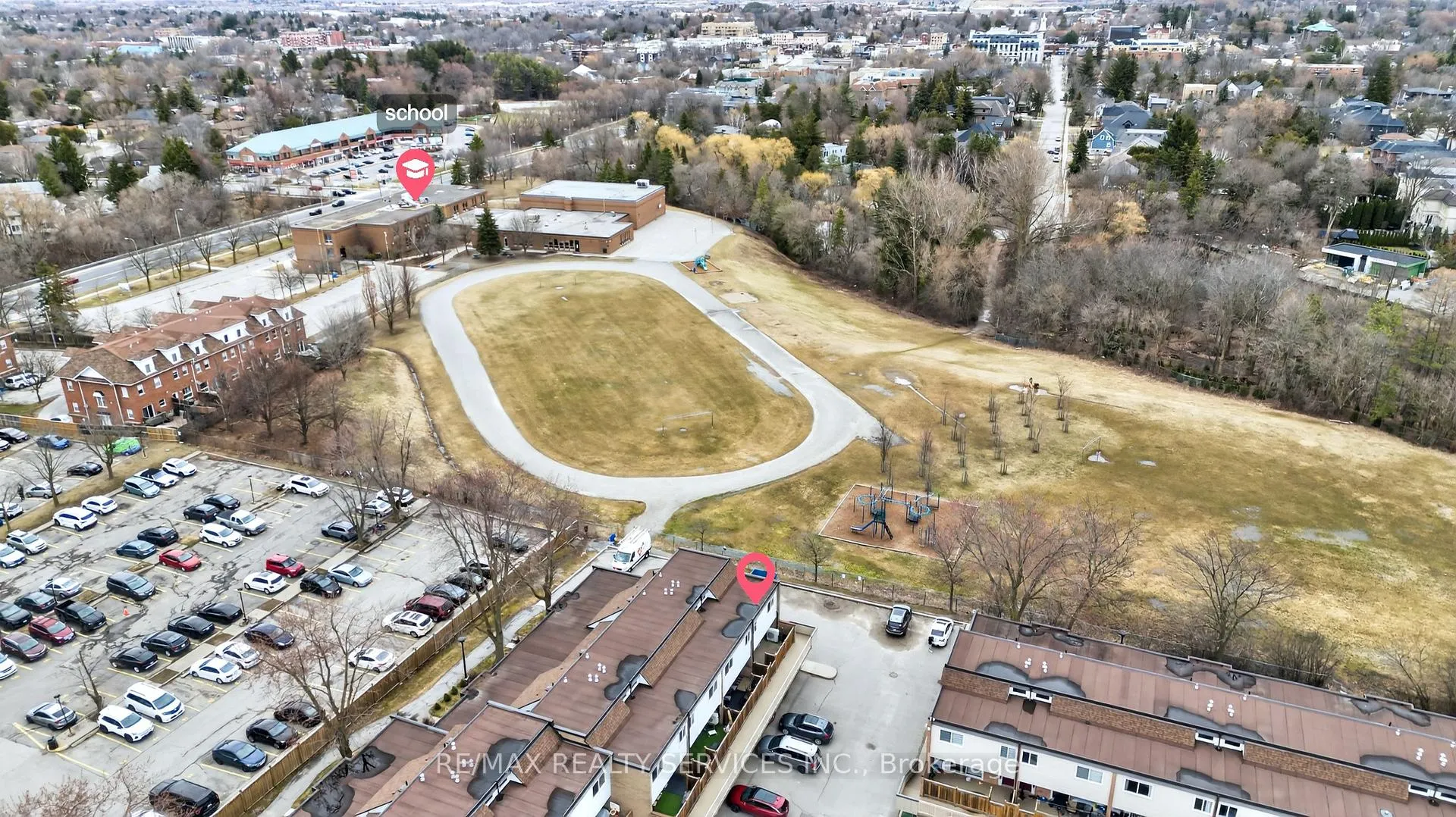 Photo 3 of 179 Milestone Crescent, Aurora, Aurora Village — HOMEH