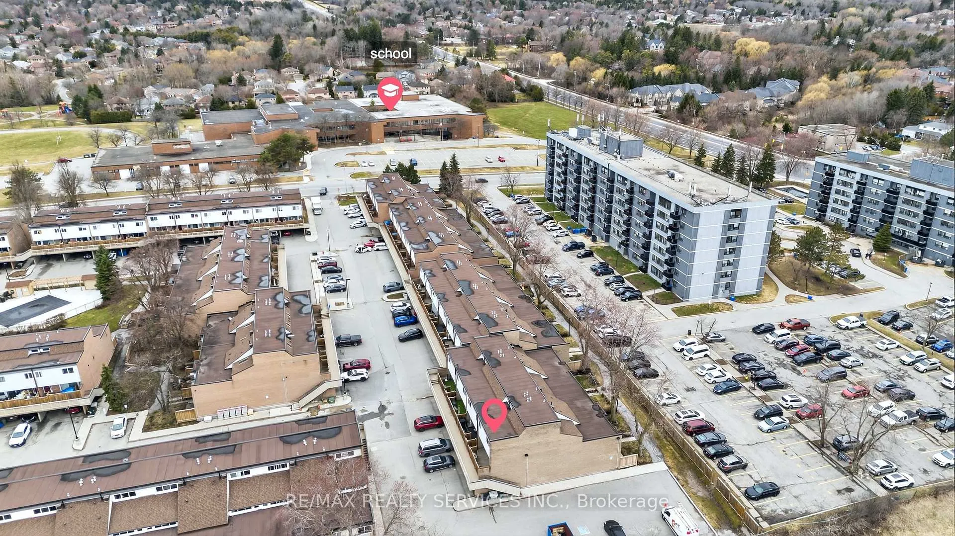 Photo 4 of 179 Milestone Crescent, Aurora, Aurora Village — HOMEH