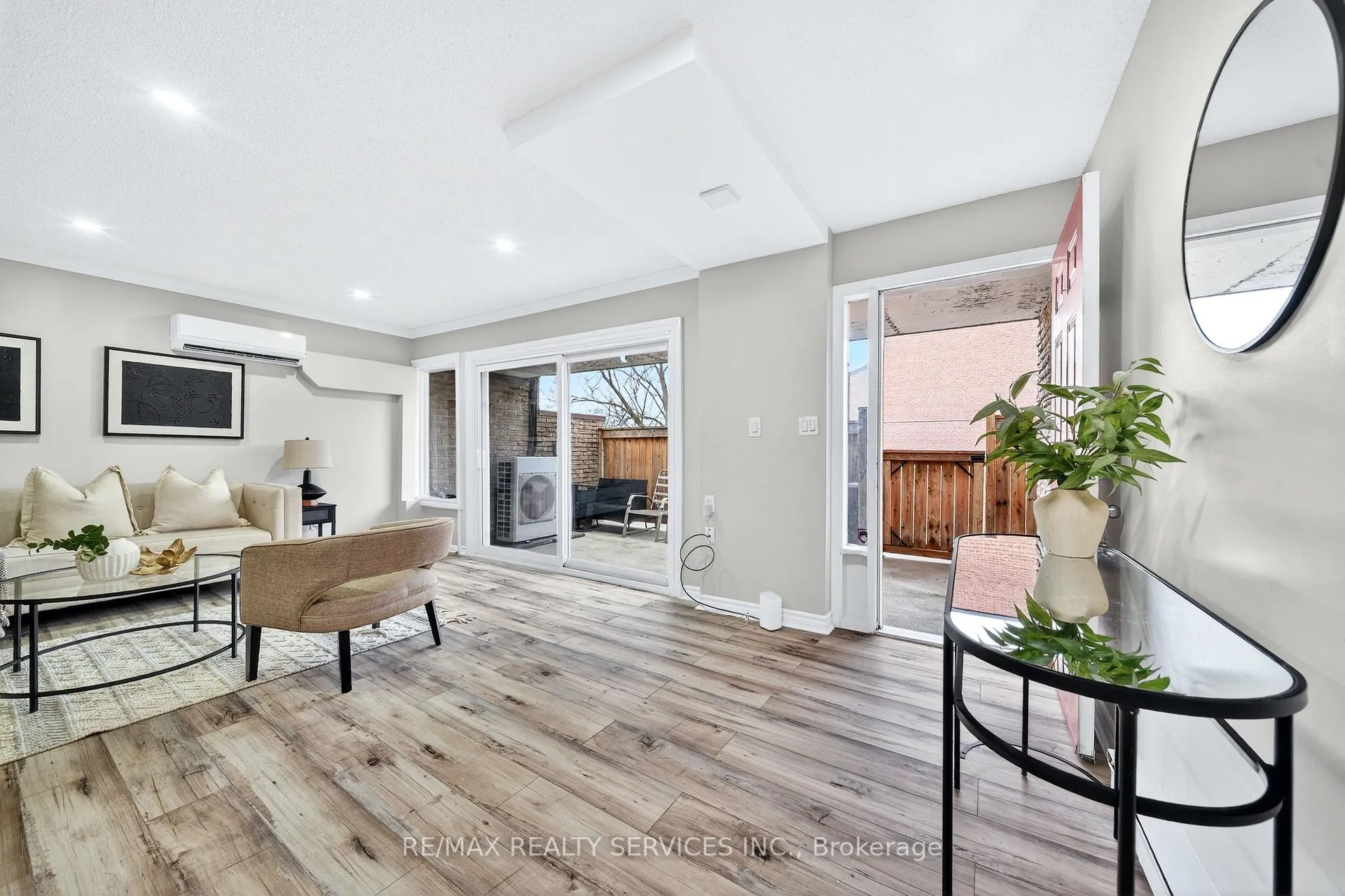 Photo 12 of 179 Milestone Crescent, Aurora, Aurora Village — HOMEH