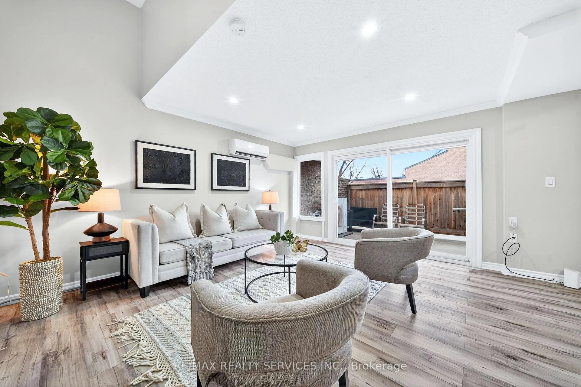 Photo 17 of 179 Milestone Crescent, Aurora, Aurora Village — HOMEH