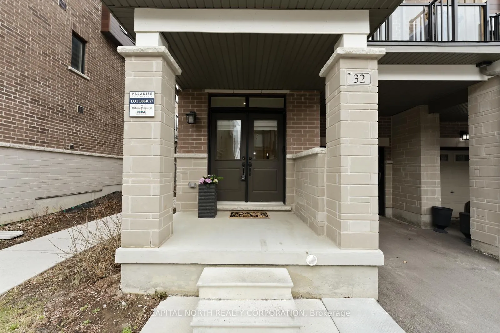 Photo 3 of 32 Holyrood Crescent, Vaughan, Kleinburg — HOMEH