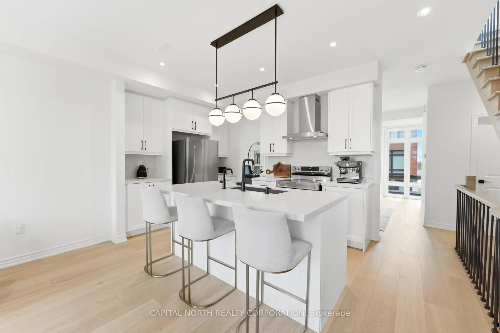 Photo 8 of 32 Holyrood Crescent, Vaughan, Kleinburg — HOMEH