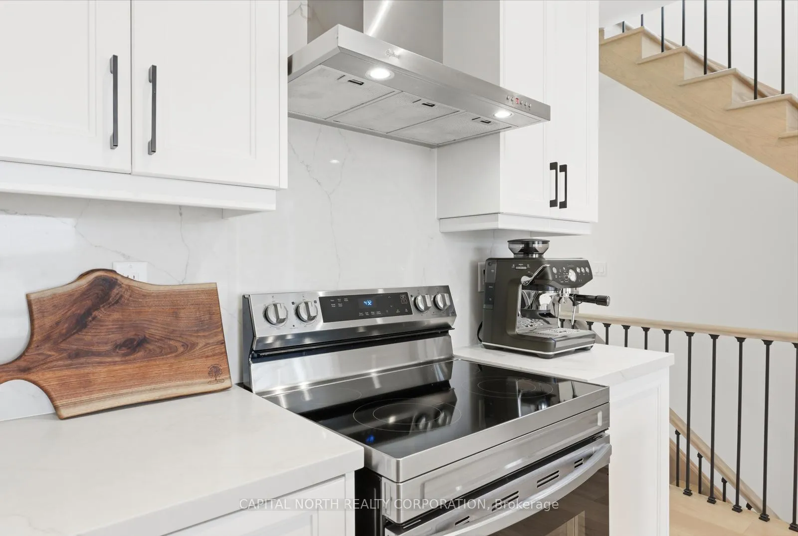 Photo 12 of 32 Holyrood Crescent, Vaughan, Kleinburg — HOMEH