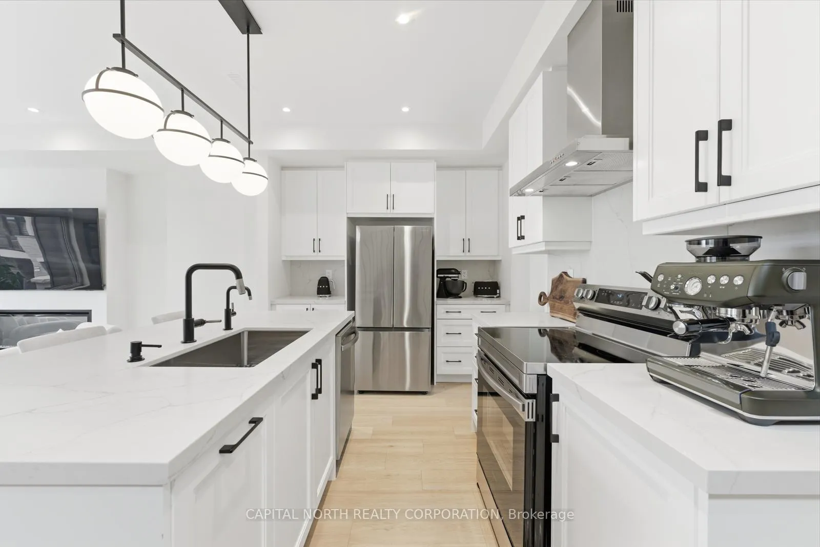 Photo 14 of 32 Holyrood Crescent, Vaughan, Kleinburg — HOMEH