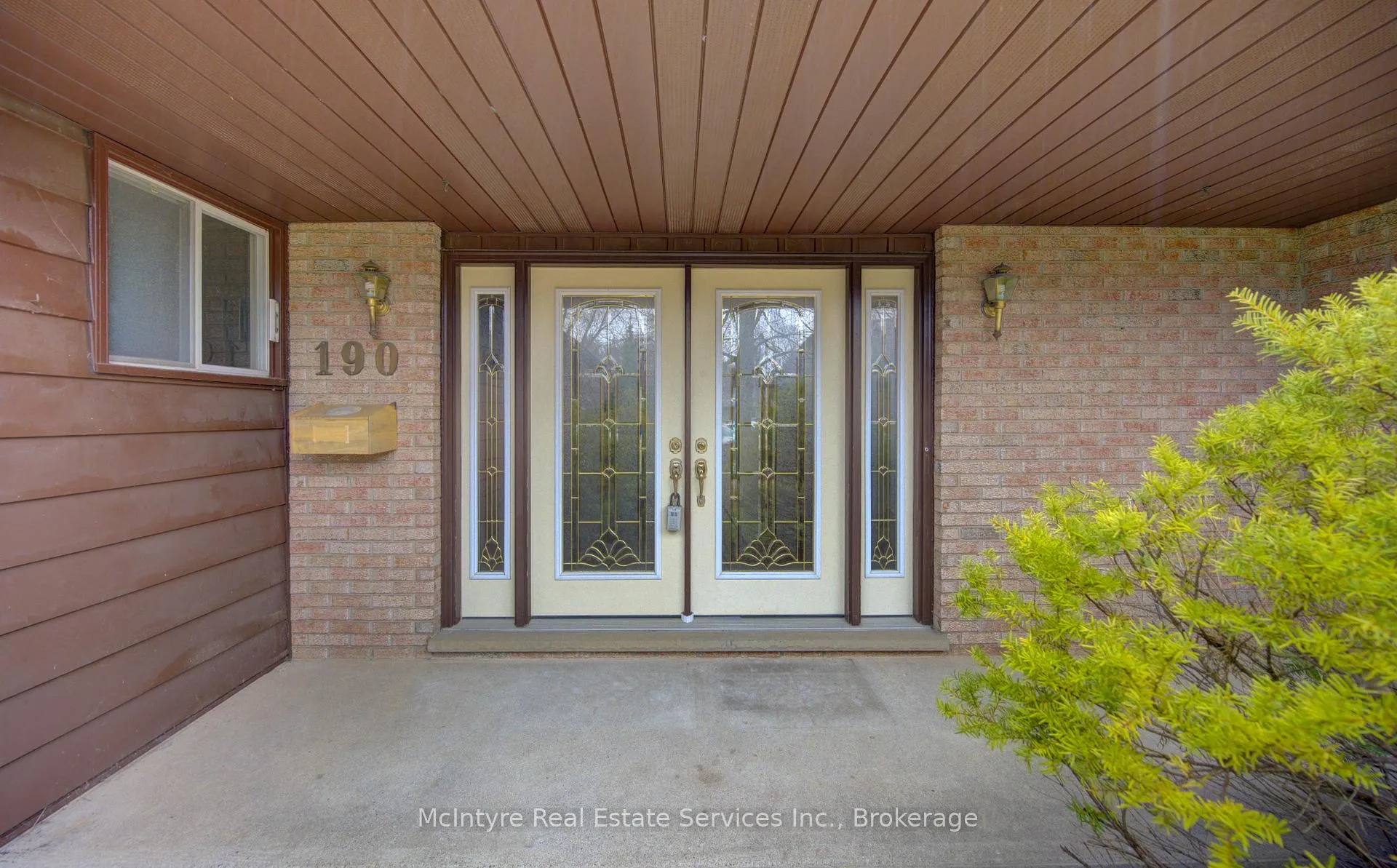 Photo 3 of 190 Silvercrest Drive, Waterloo — HOMEH