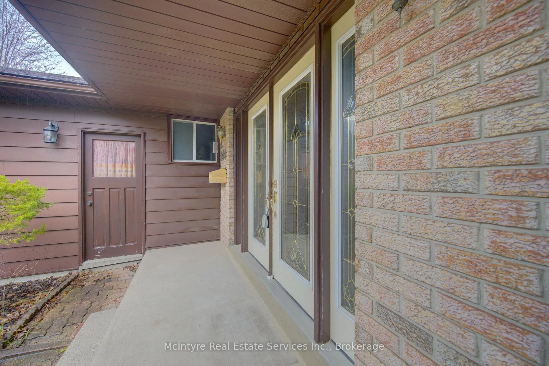 Photo 4 of 190 Silvercrest Drive, Waterloo — HOMEH