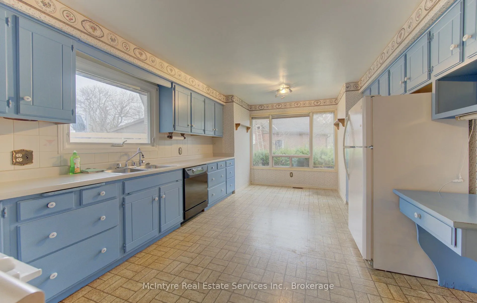 Photo 15 of 190 Silvercrest Drive, Waterloo — HOMEH