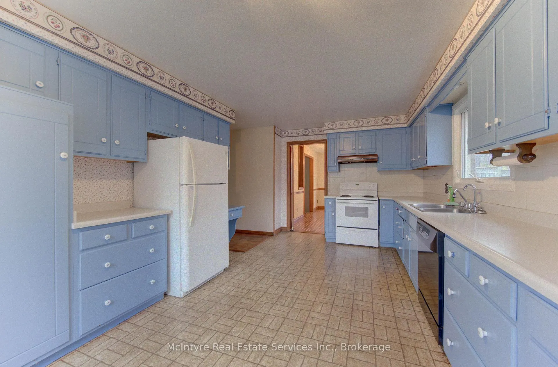 Photo 17 of 190 Silvercrest Drive, Waterloo — HOMEH
