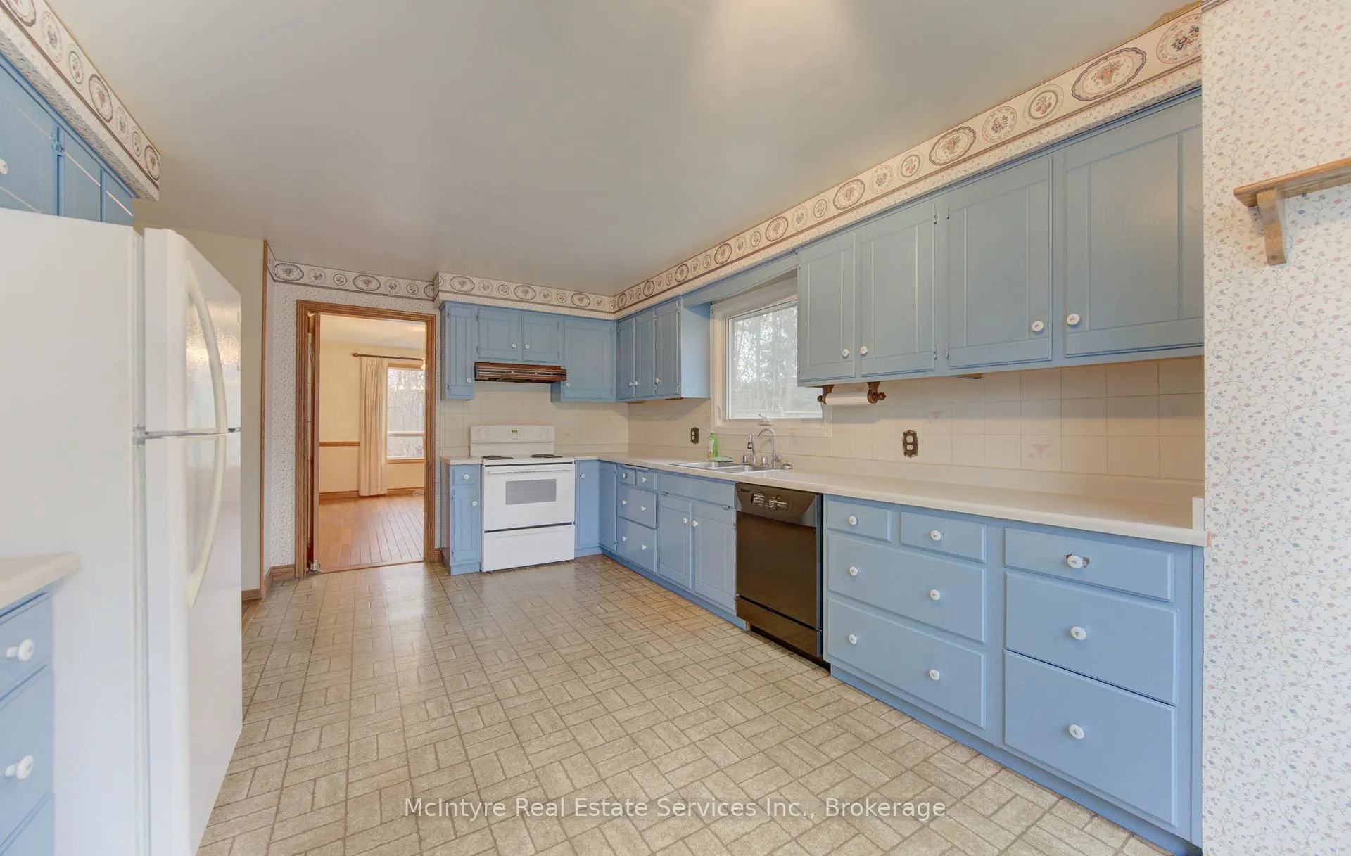 Photo 18 of 190 Silvercrest Drive, Waterloo — HOMEH