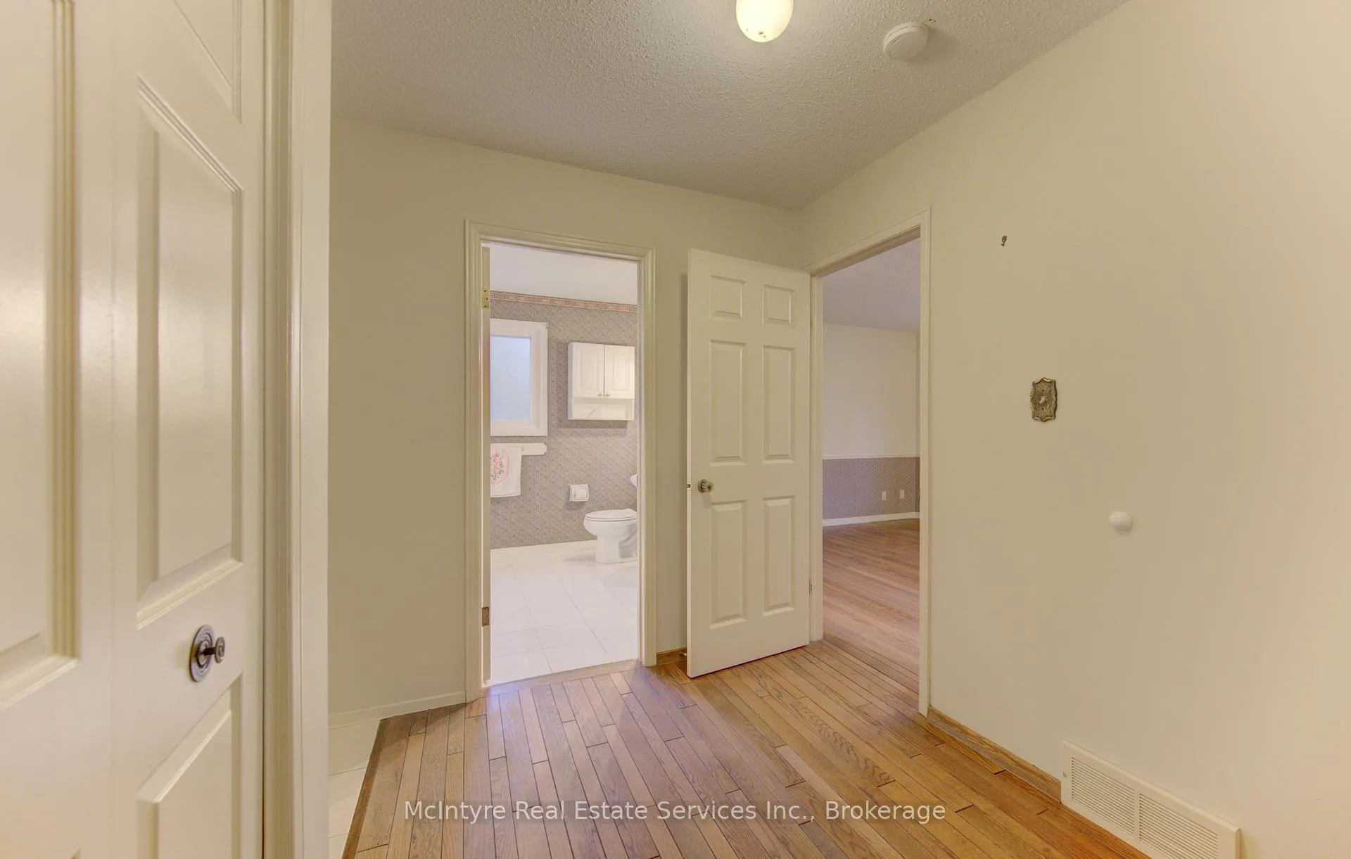Photo 22 of 190 Silvercrest Drive, Waterloo — HOMEH