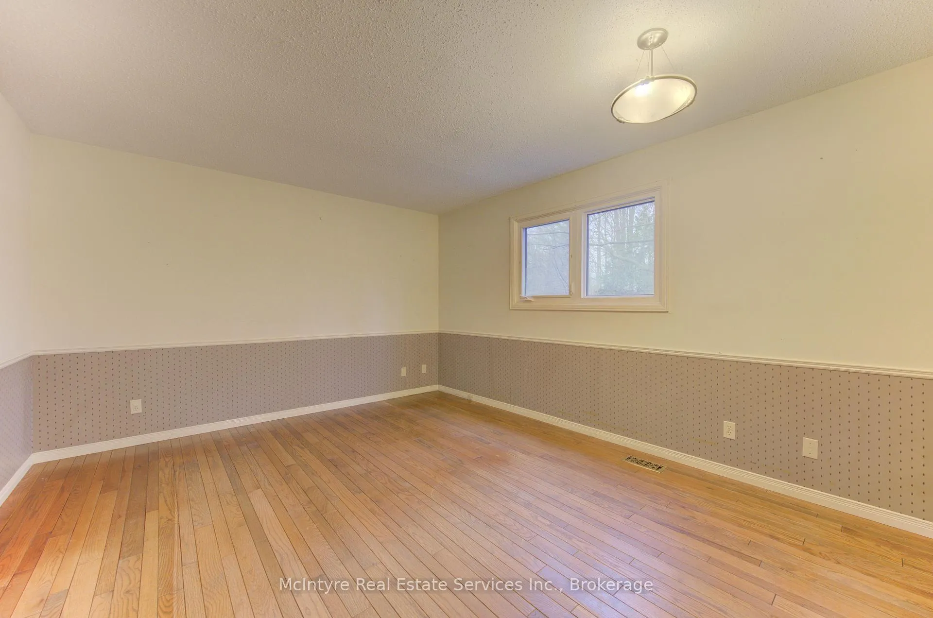 Photo 23 of 190 Silvercrest Drive, Waterloo — HOMEH