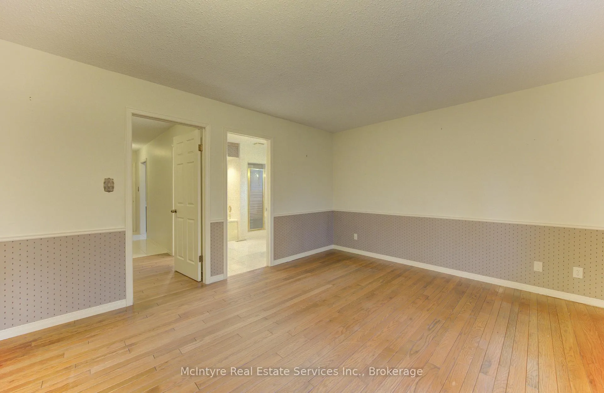 Photo 24 of 190 Silvercrest Drive, Waterloo — HOMEH