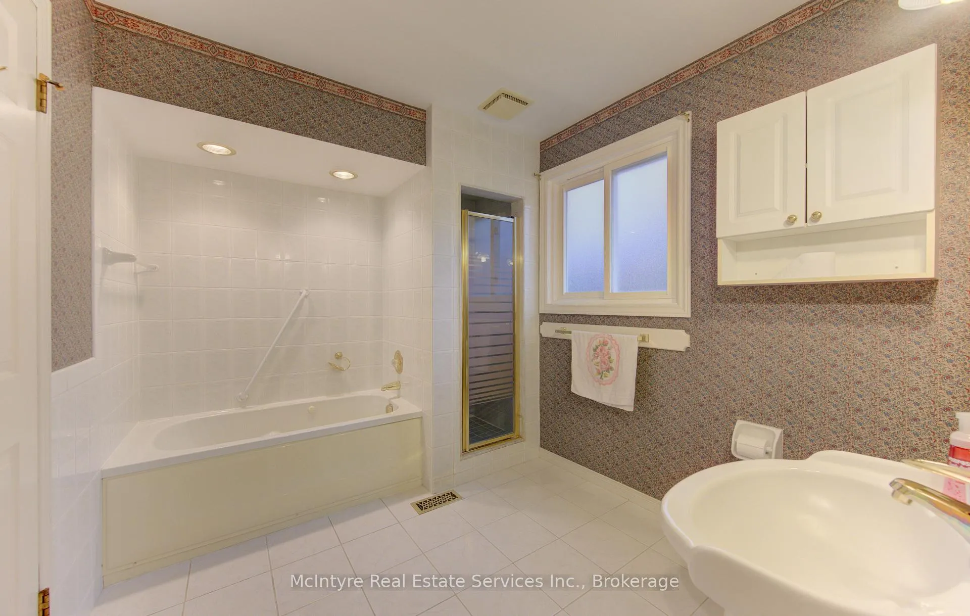 Photo 25 of 190 Silvercrest Drive, Waterloo — HOMEH