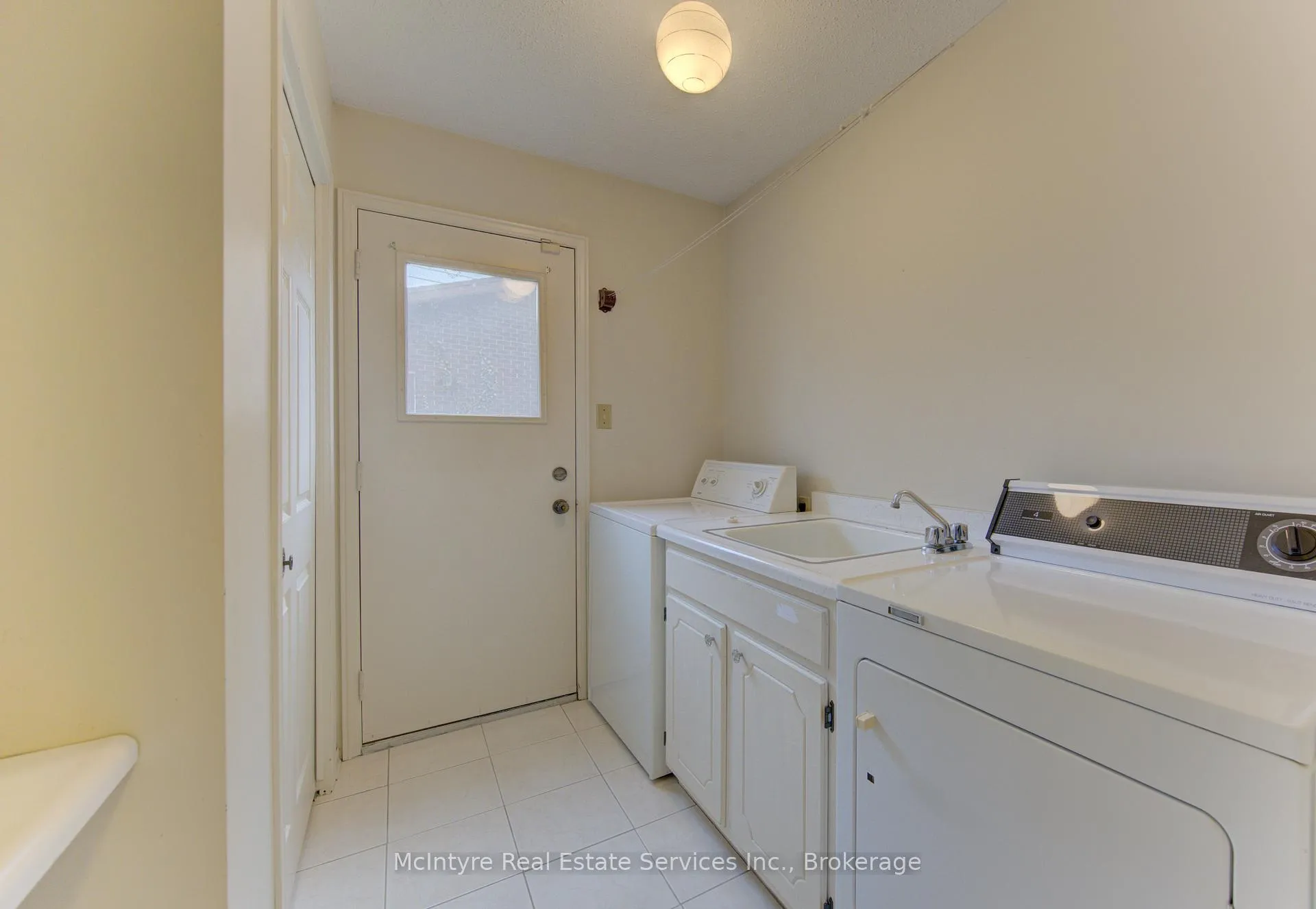 Photo 26 of 190 Silvercrest Drive, Waterloo — HOMEH