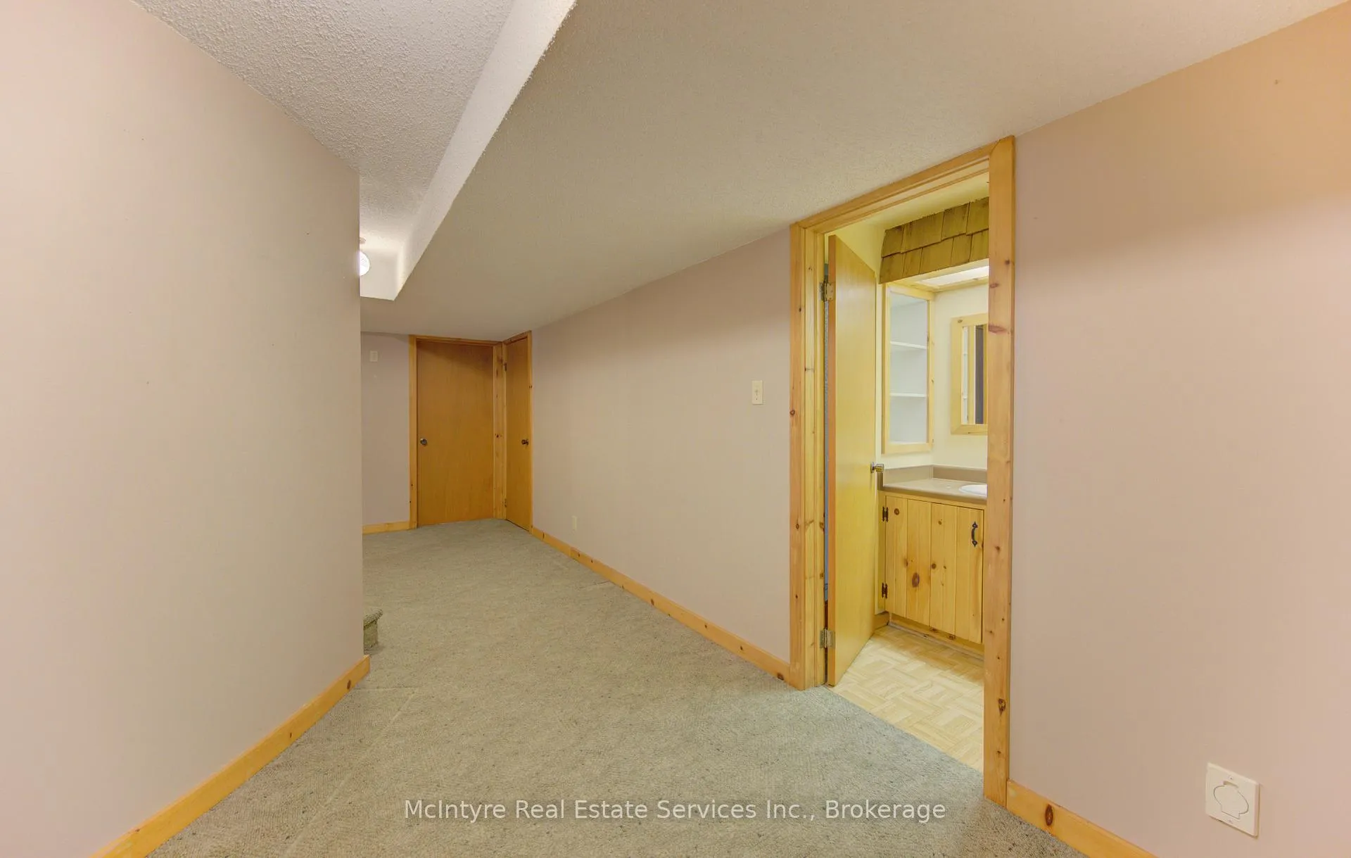 Photo 35 of 190 Silvercrest Drive, Waterloo — HOMEH