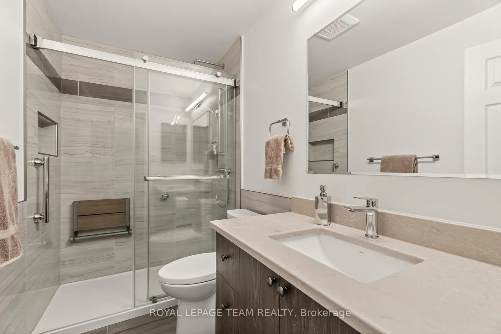 Photo 21 of 9 Borealis Crescent, Ottawa, Carson Meadows — HOMEH