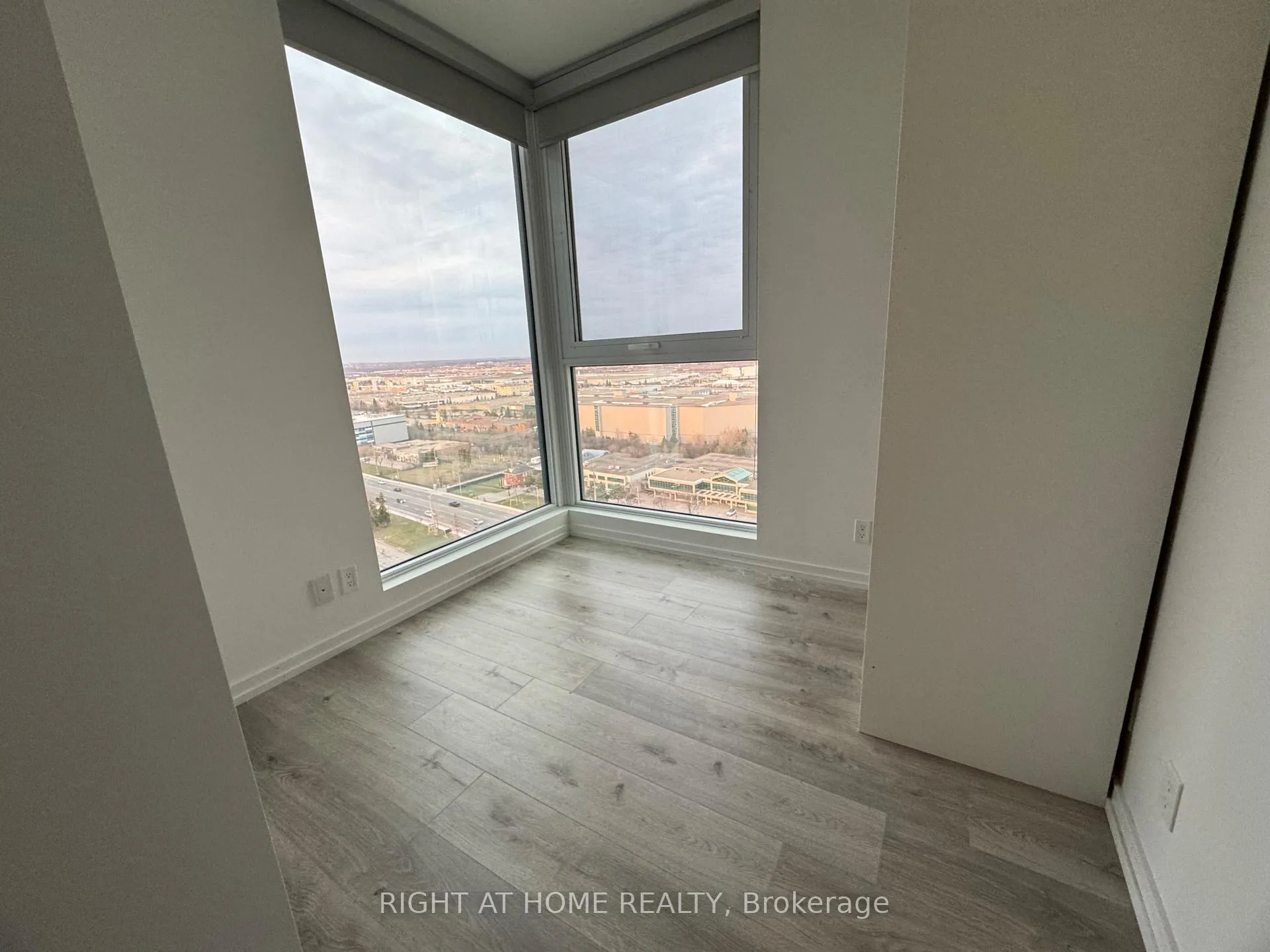 Photo 22 of Unit 2005, 1000 Portage Parkway, Vaughan, Vaughan Corporate Centre — HOMEH