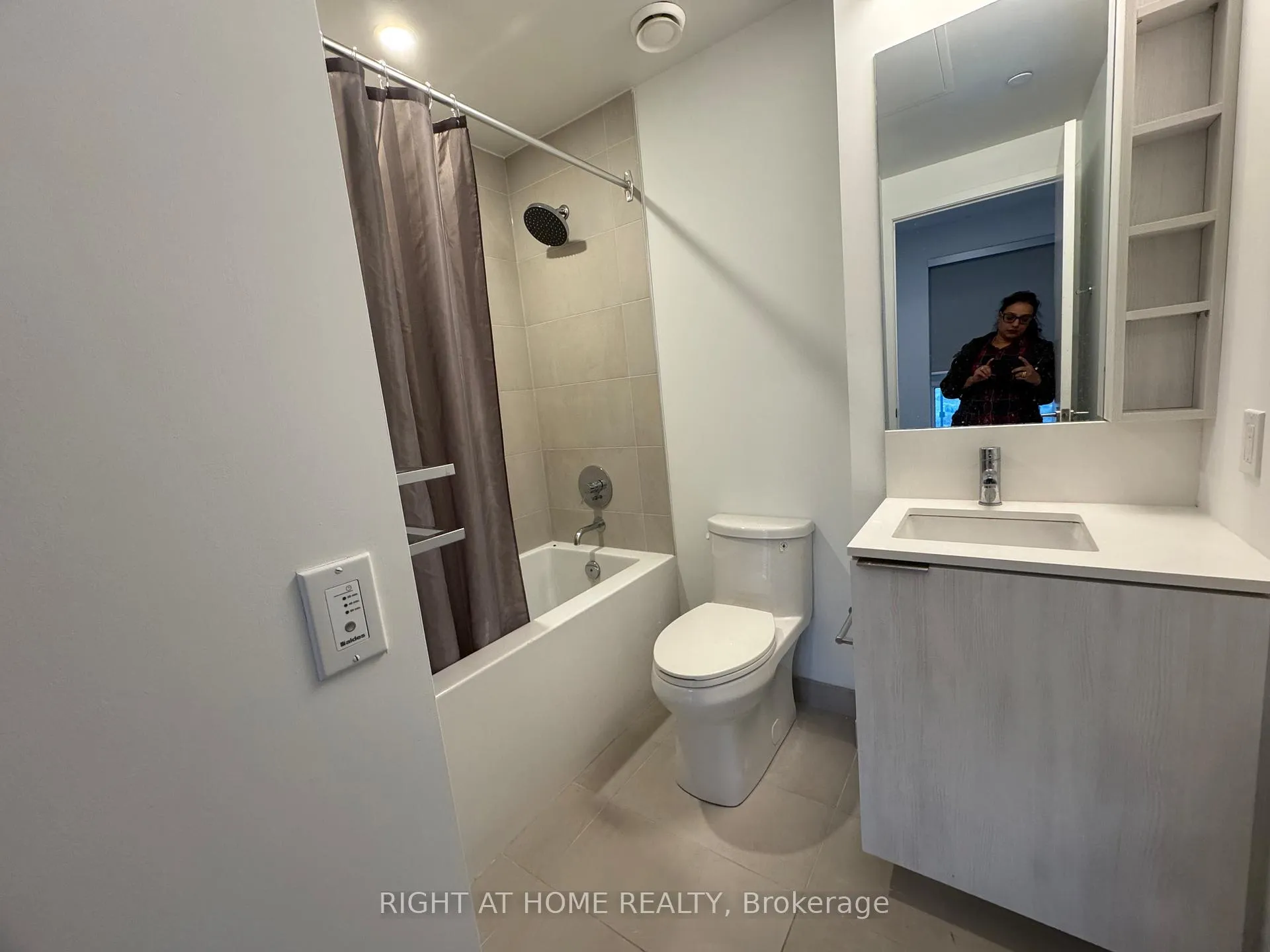 Photo 27 of Unit 2005, 1000 Portage Parkway, Vaughan, Vaughan Corporate Centre — HOMEH