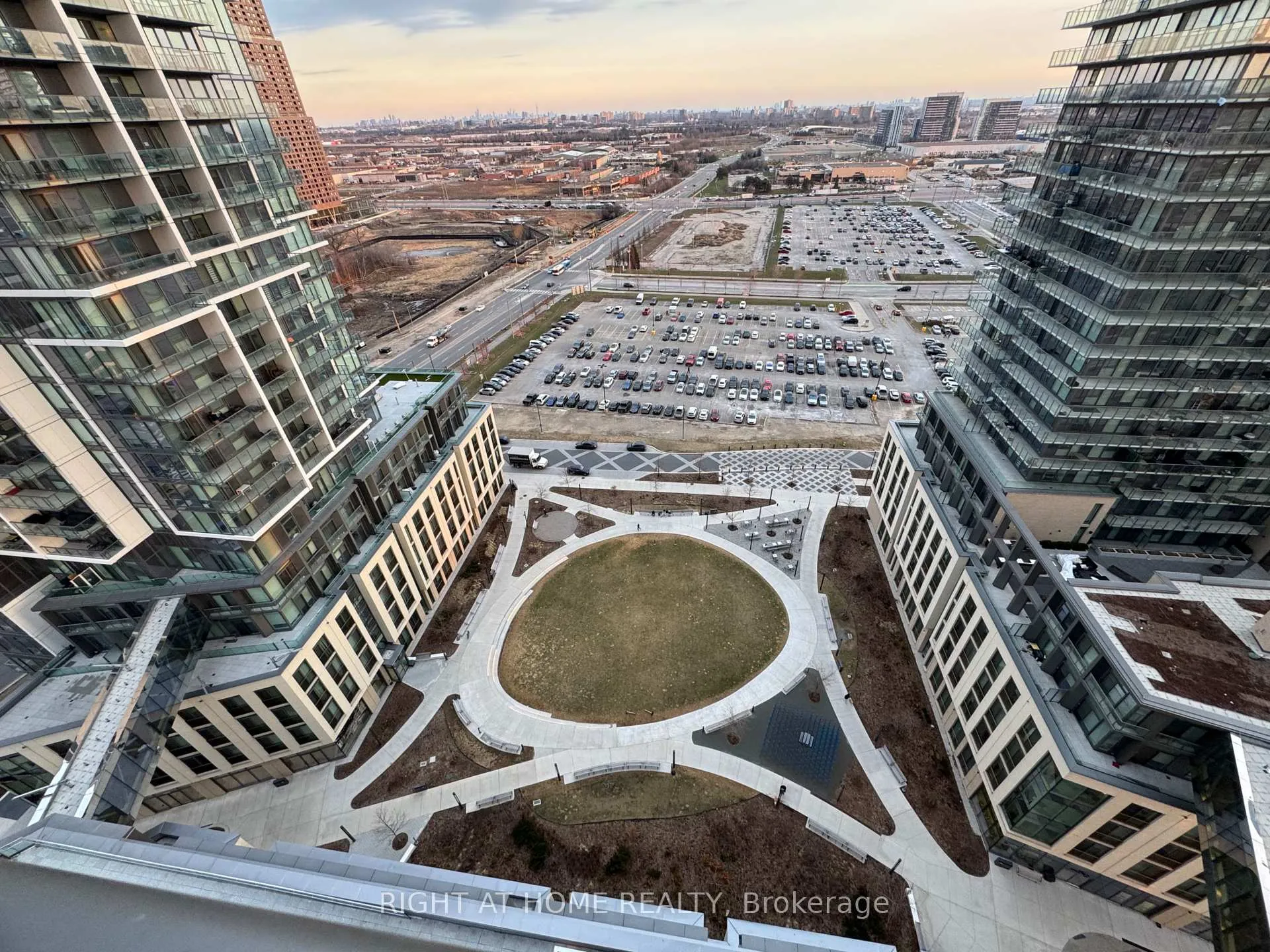 Photo 32 of Unit 2005, 1000 Portage Parkway, Vaughan, Vaughan Corporate Centre — HOMEH
