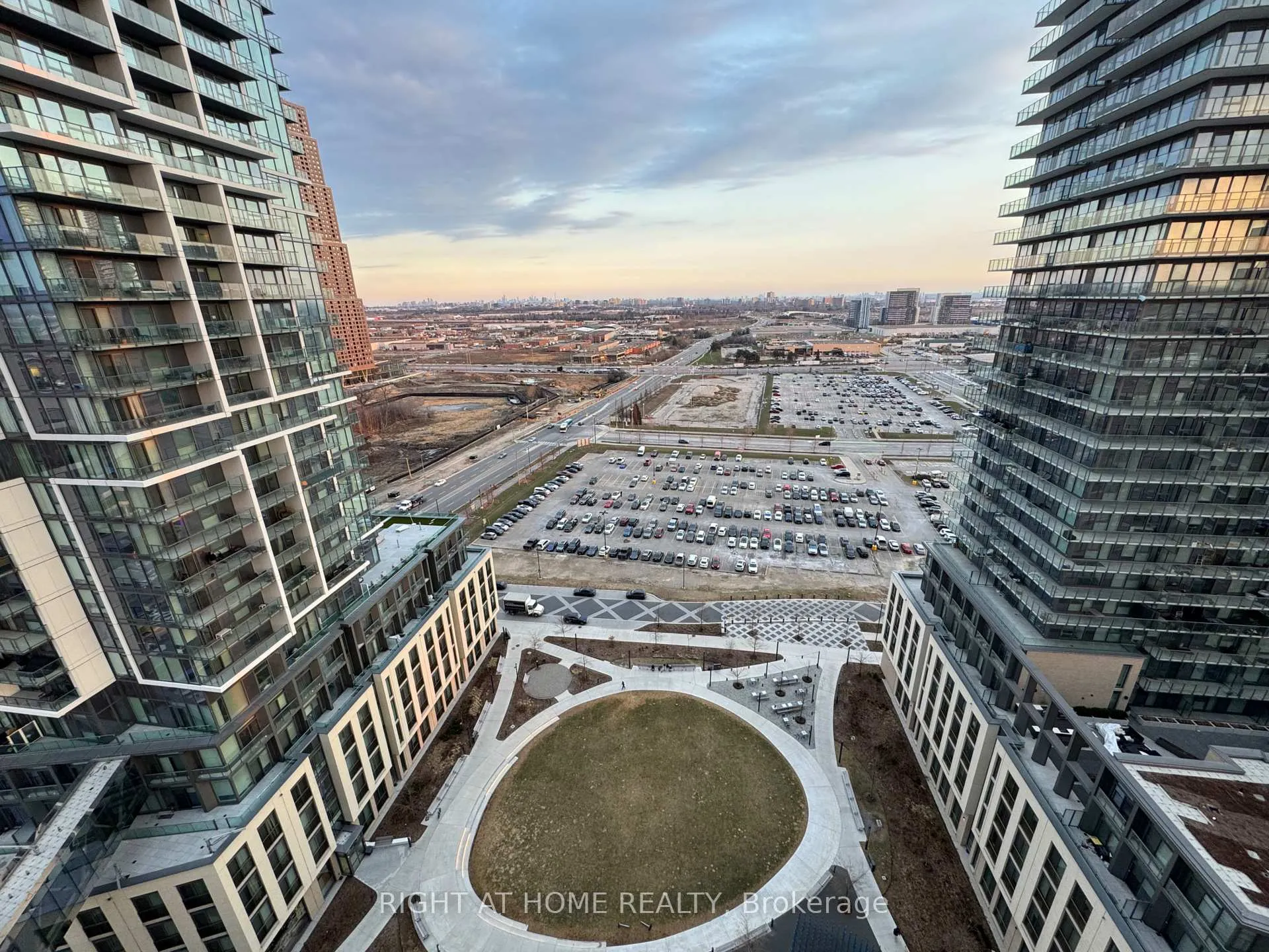 Photo 33 of Unit 2005, 1000 Portage Parkway, Vaughan, Vaughan Corporate Centre — HOMEH