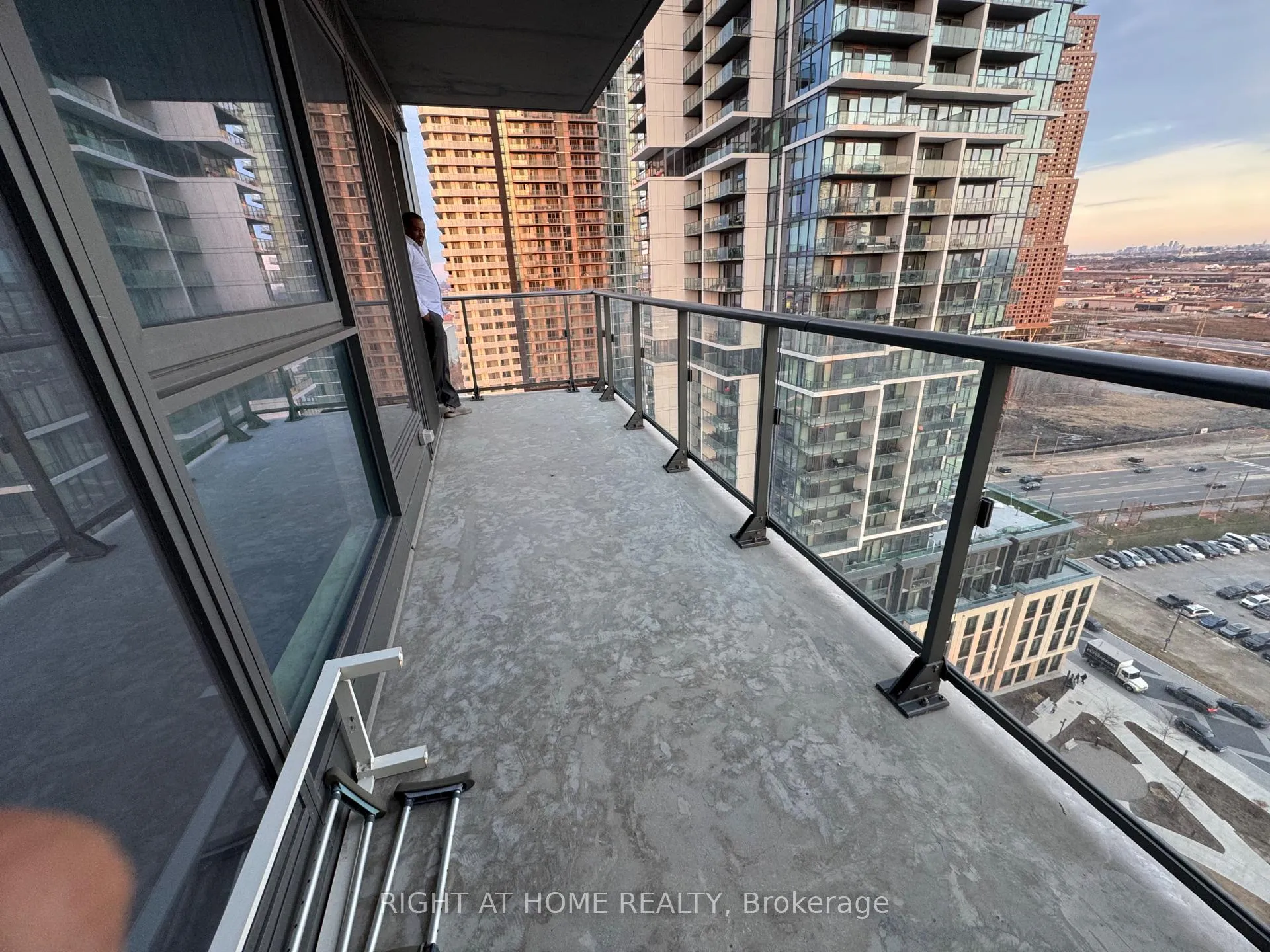 Photo 35 of Unit 2005, 1000 Portage Parkway, Vaughan, Vaughan Corporate Centre — HOMEH