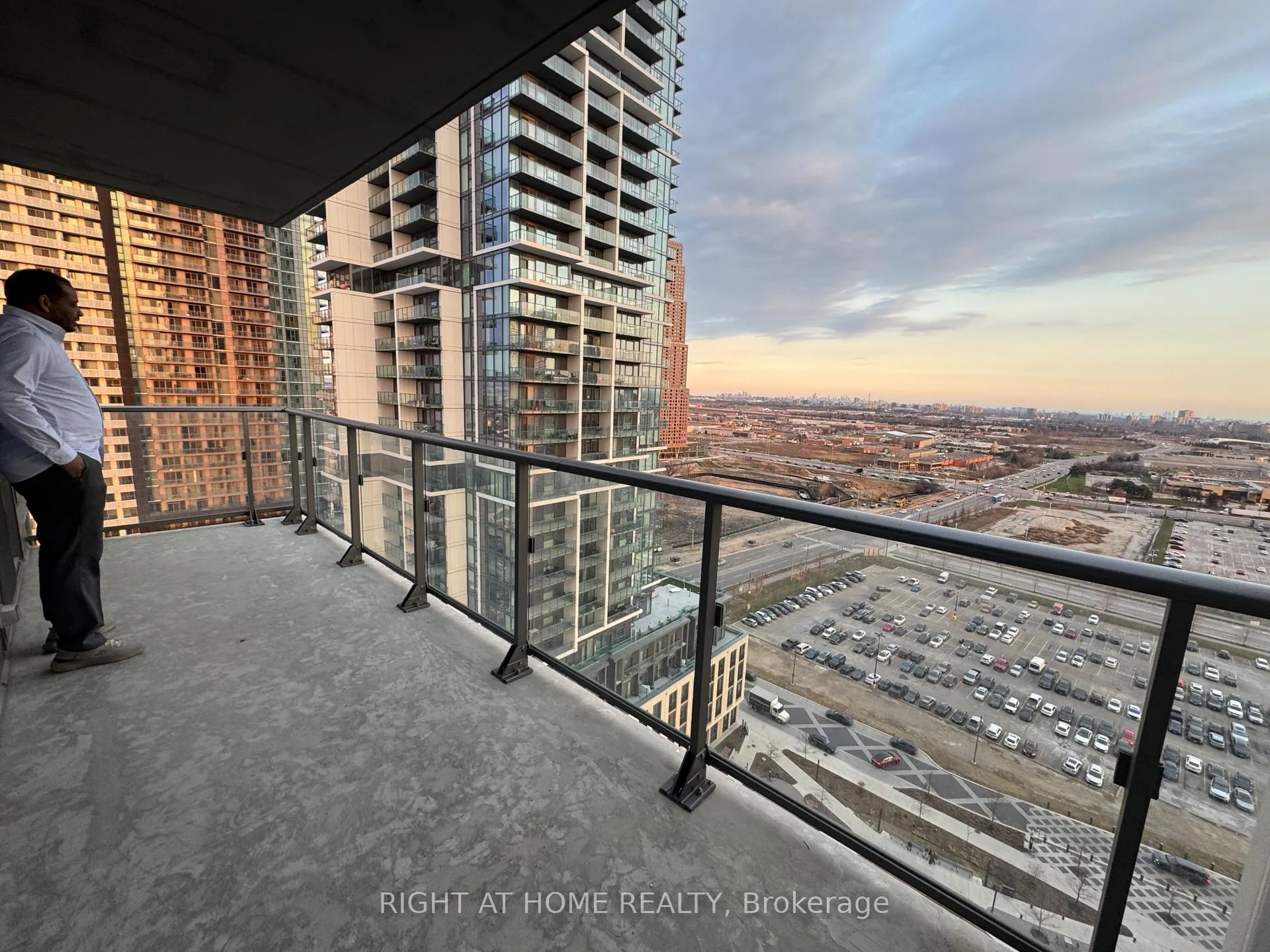 Photo 36 of Unit 2005, 1000 Portage Parkway, Vaughan, Vaughan Corporate Centre — HOMEH