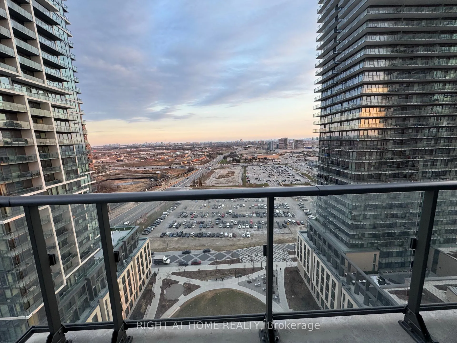Photo 37 of Unit 2005, 1000 Portage Parkway, Vaughan, Vaughan Corporate Centre — HOMEH