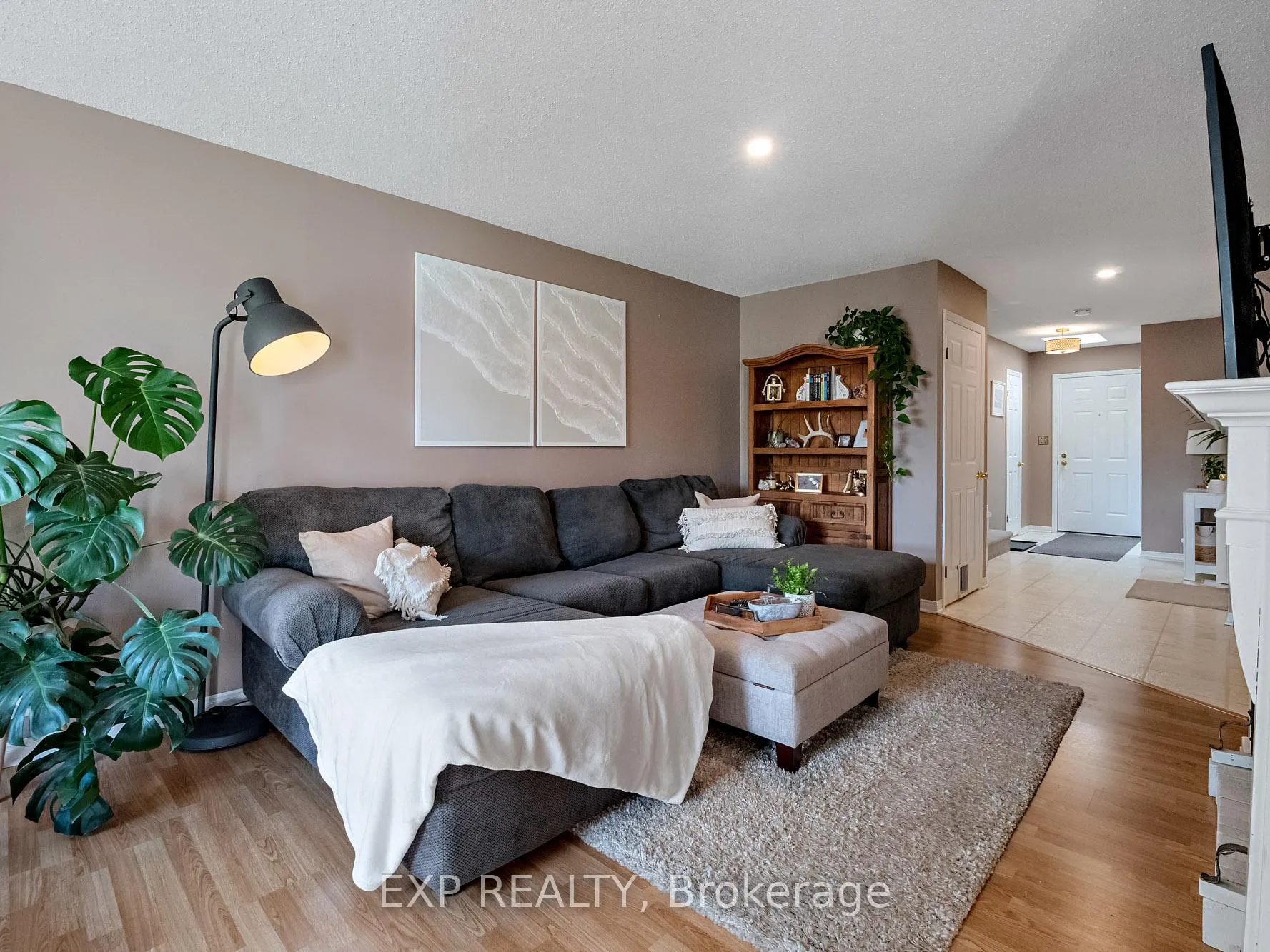 Photo 7 of 22 Lampman Crescent, Thorold, Confederation Heights — HOMEH
