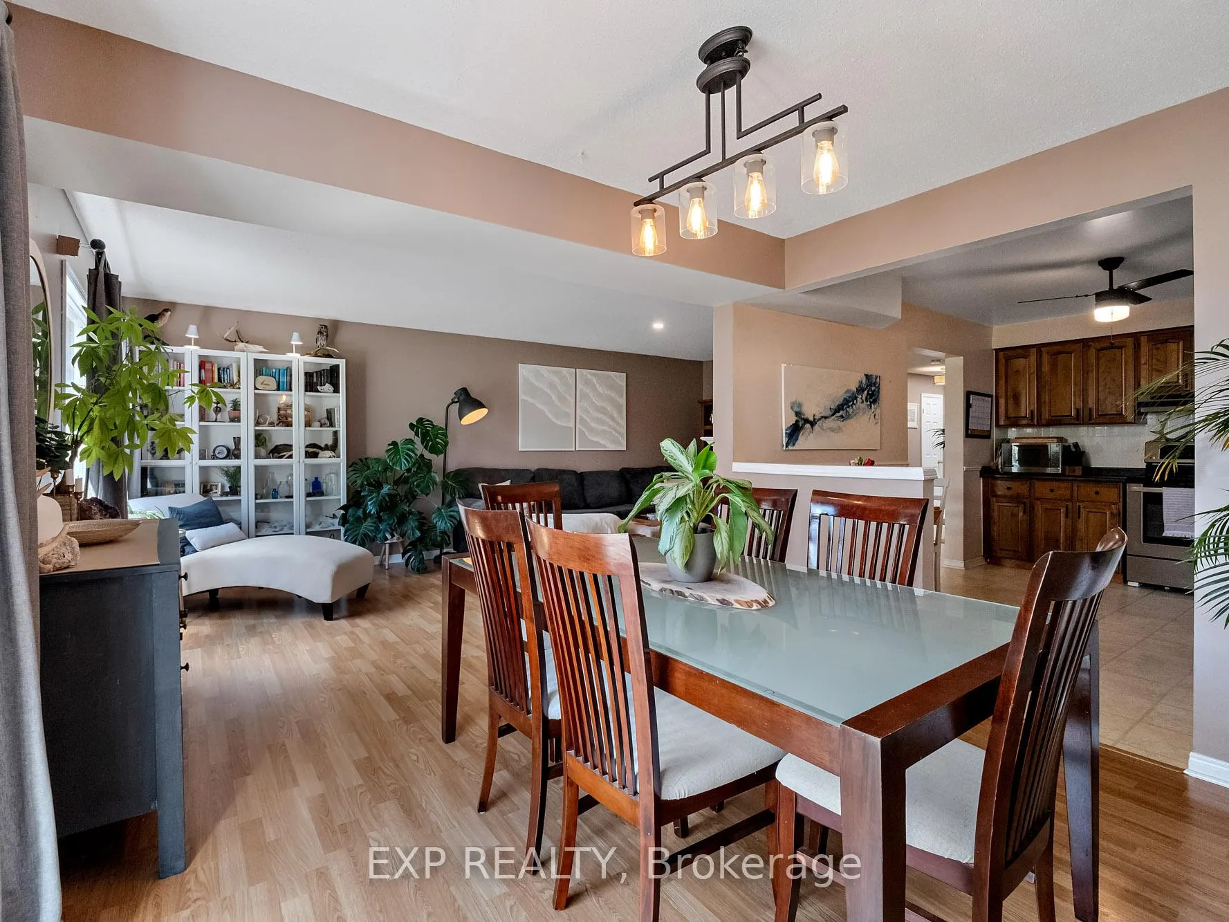Photo 13 of 22 Lampman Crescent, Thorold, Confederation Heights — HOMEH