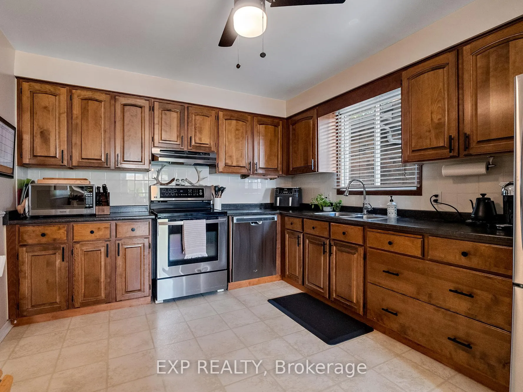 Photo 15 of 22 Lampman Crescent, Thorold, Confederation Heights — HOMEH